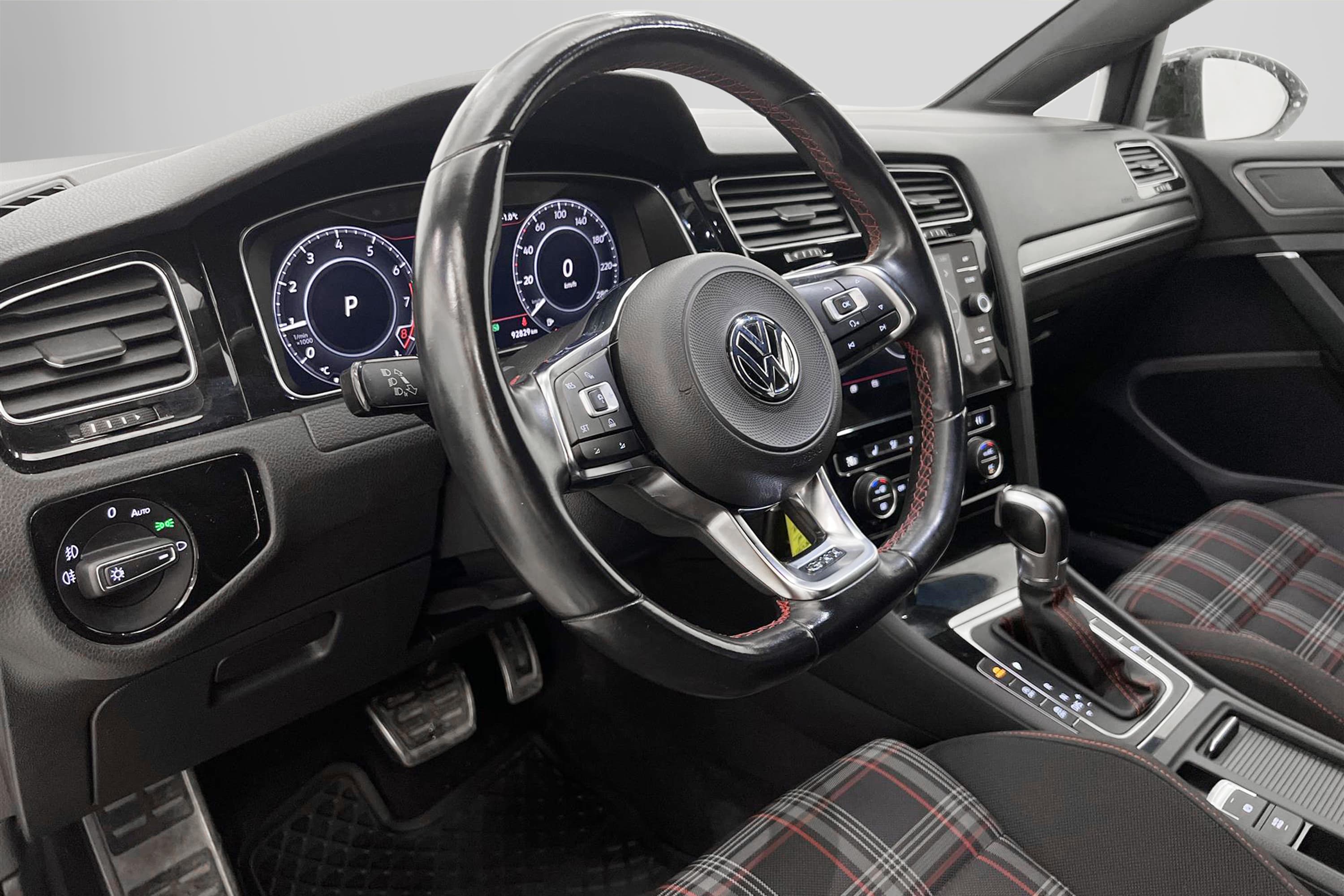 Volkswagen Golf GTI Performance DSG 245hk Kamera Active info