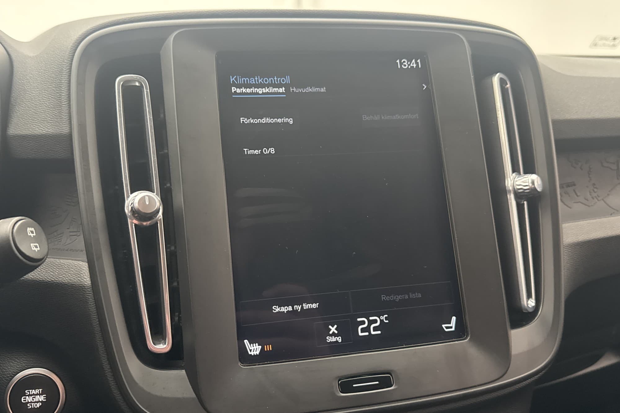 Volvo XC40 T2 Momentum VOC Värm Sensorer CarPlay Rattvärme