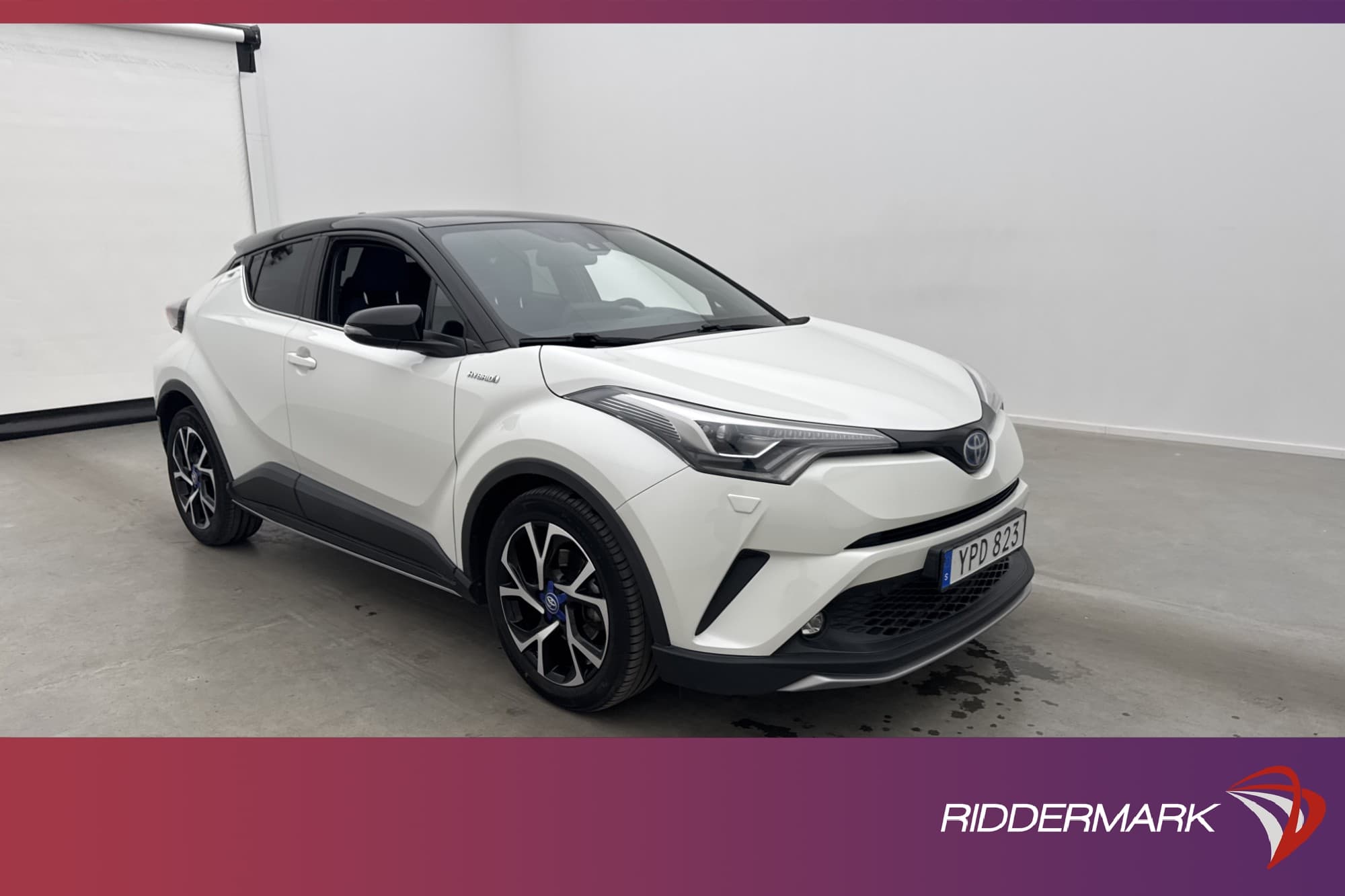 Toyota C-HR Hybrid Style Kamera JBL-ljud Navi Adaptiv-fart