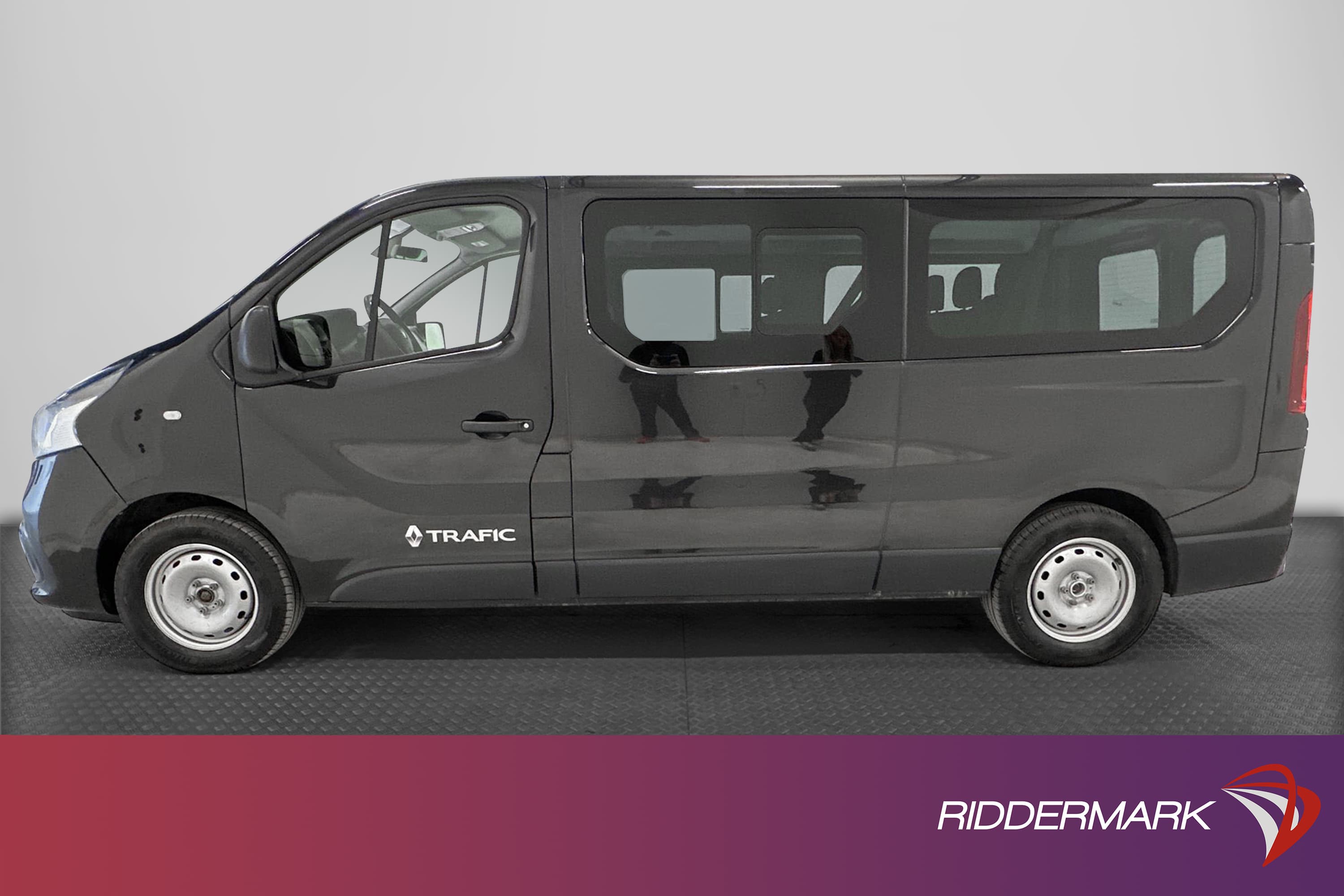 Renault Trafic Kombi Lång 9-Sits Värmare Dragkrok Moms