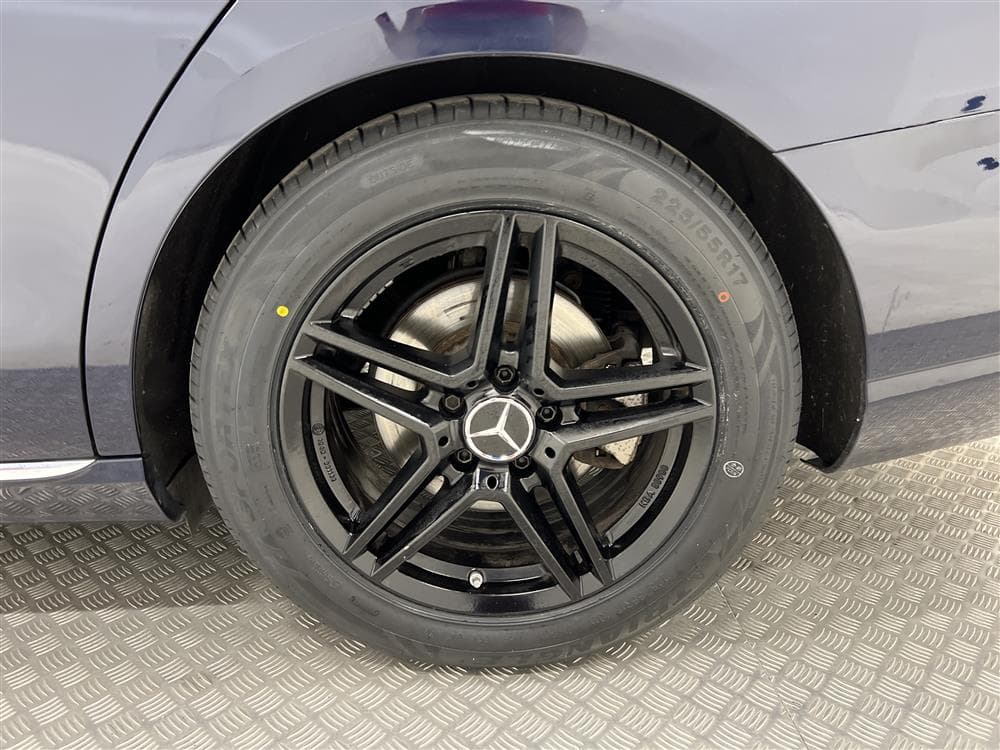 Mercedes-Benz E 220 d 194hk Widescreen Burmester Drag Naviinteriör