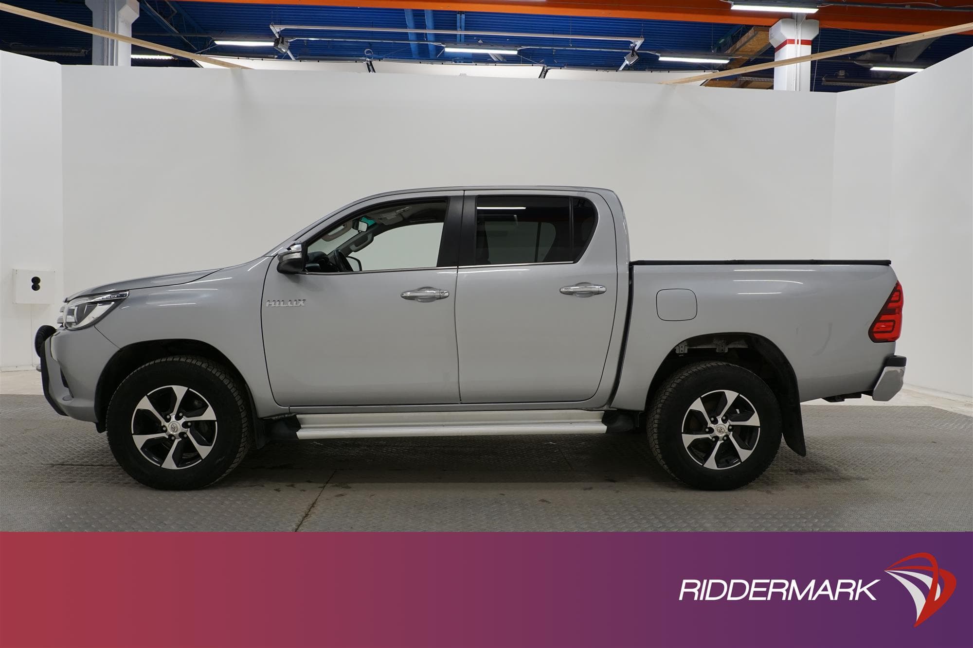 Toyota Hilux 2.4 Automat 4x4 Premium Värmare Navi Moms