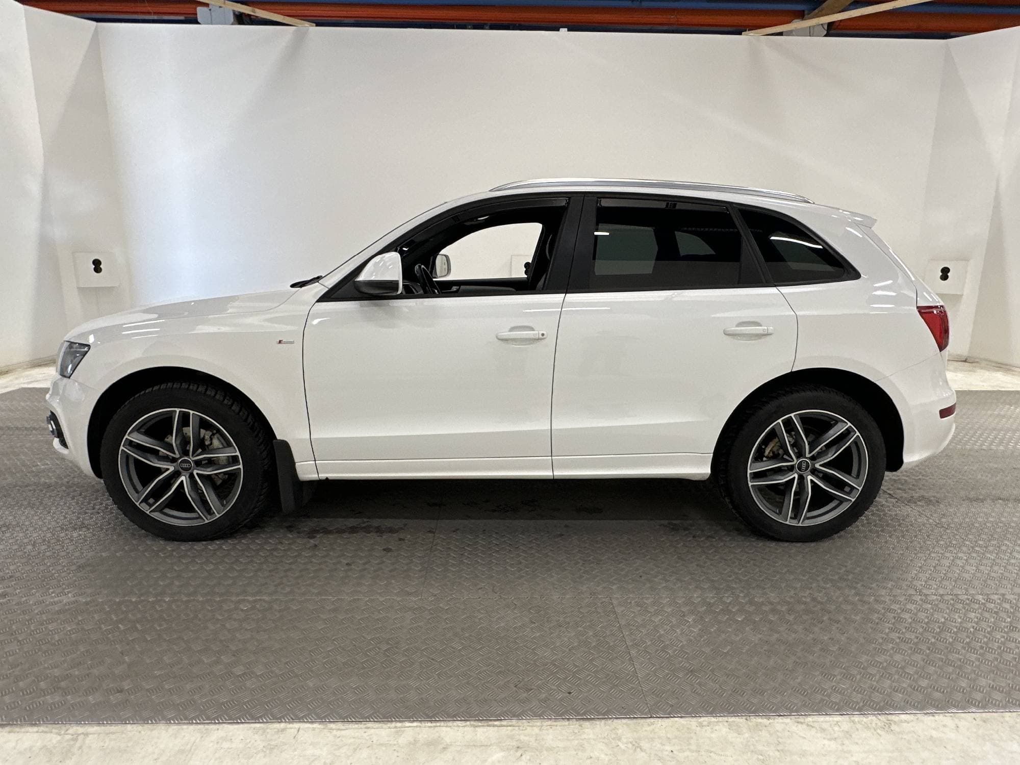 Audi Q5 2.0 Quattro 211hk S-Line Navi Skinn RING 0857214235