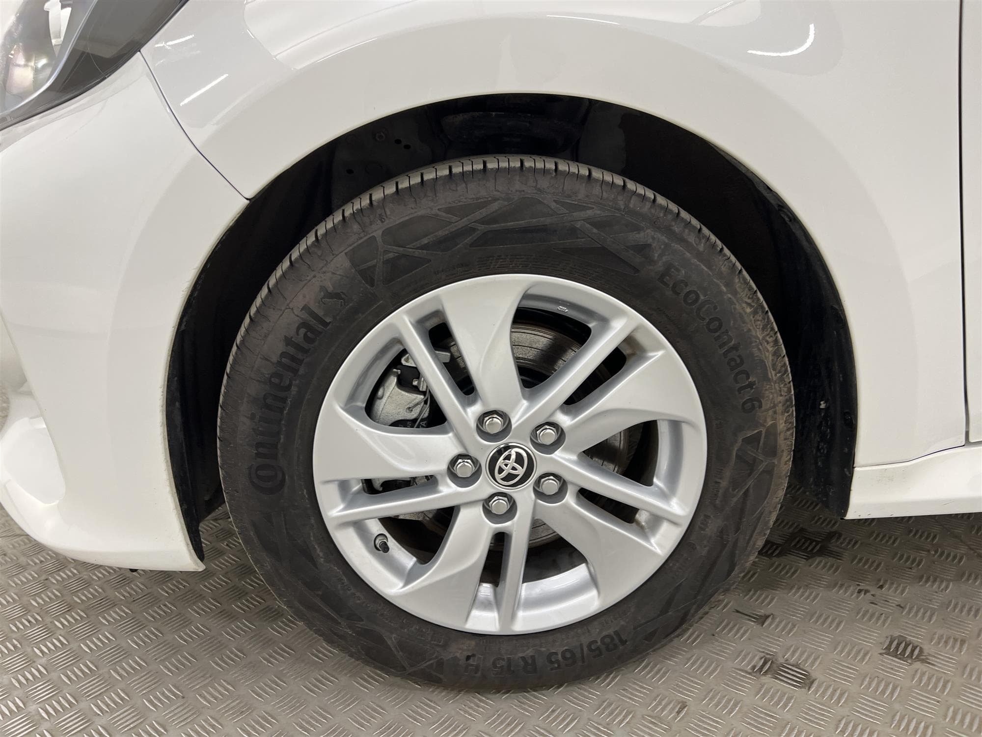 Toyota Yaris Hybrid CVT 116hk B-Kam Låg Skatt 0,28L/mil