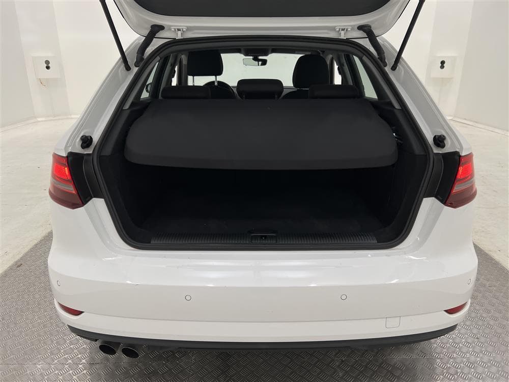 Audi A3 Sportback 1.5 TFSI 150hk Låg Skatt Nyservad 0,5L/Milinteriör