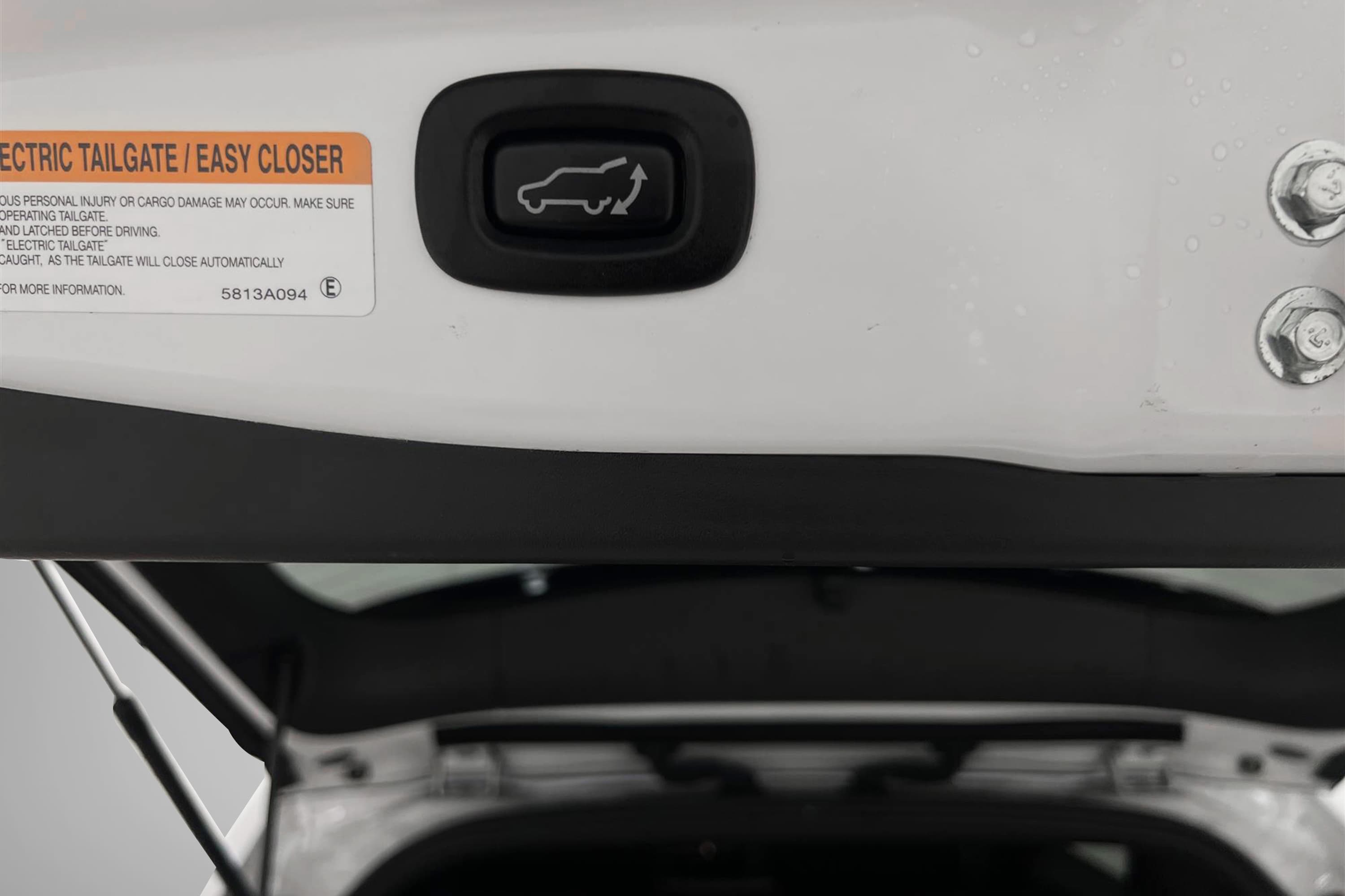 Mitsubishi Outlander P-HEV 4WD 360° Drag Taklucka Carplayinteriör