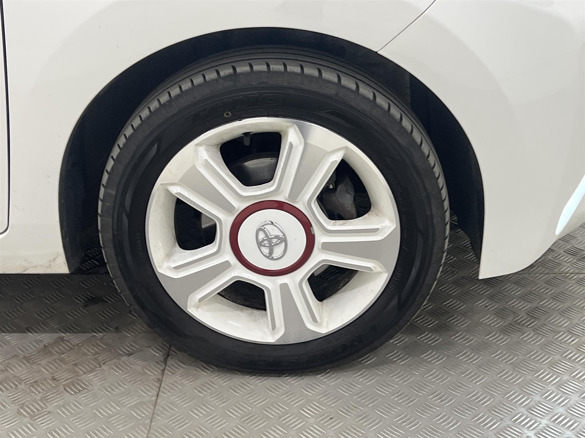 Toyota Aygo 1.0 VVT-i 69hk B-Kam 360kr Skatt 0,41L/mil