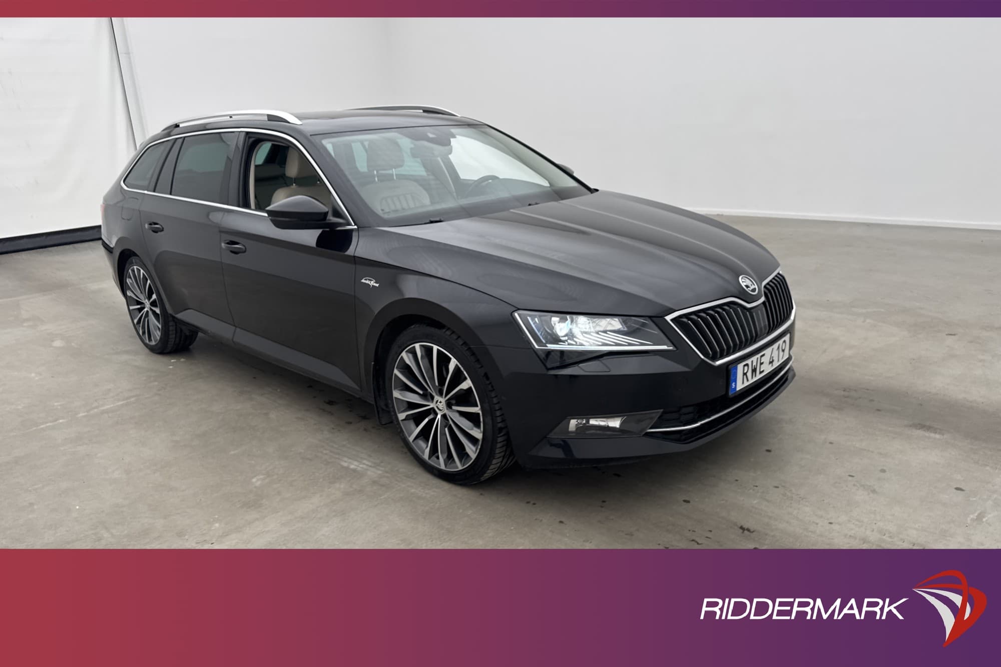 Skoda Superb Kombi 4x4 L&K Panorama Värm Skinn CarPlay Drag