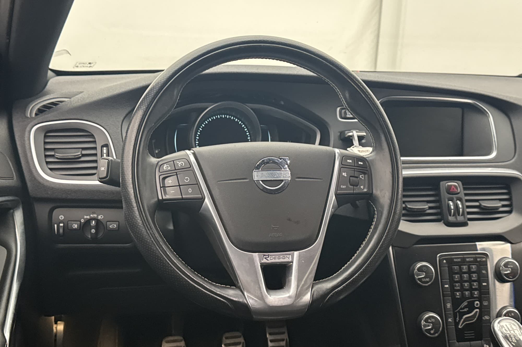 Volvo V40 D2 115hk R-Design VOC D-Värmare Sensorer Halvskinn