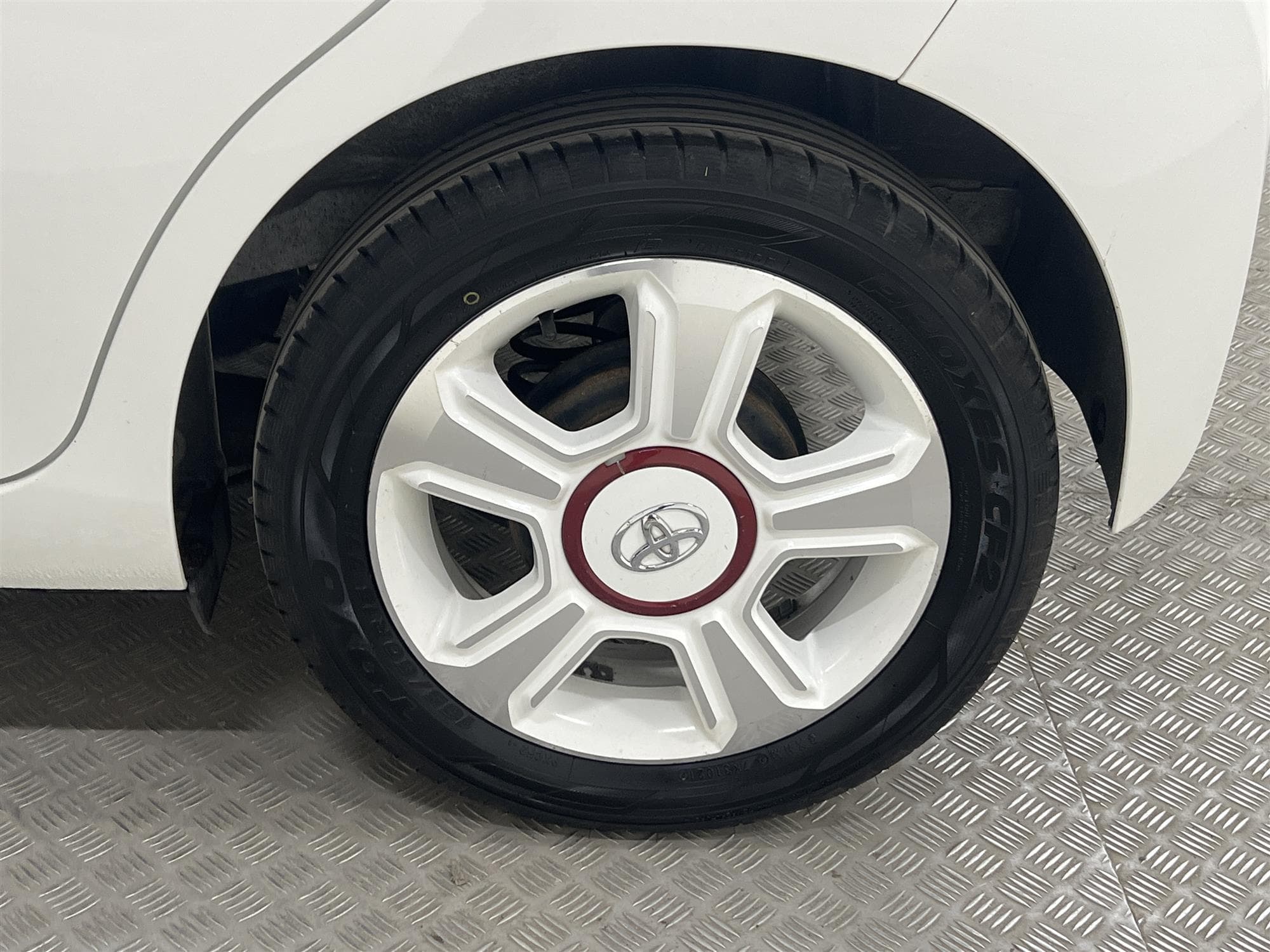 Toyota Aygo 1.0 VVT-i 69hk B-Kam 360kr Skatt 0,41L/mil