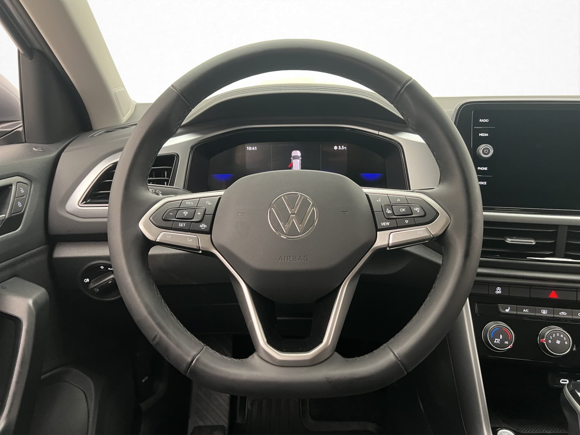 Volkswagen T-Roc TSI 150hk Cockpit Backkamera CarPlay MOMS