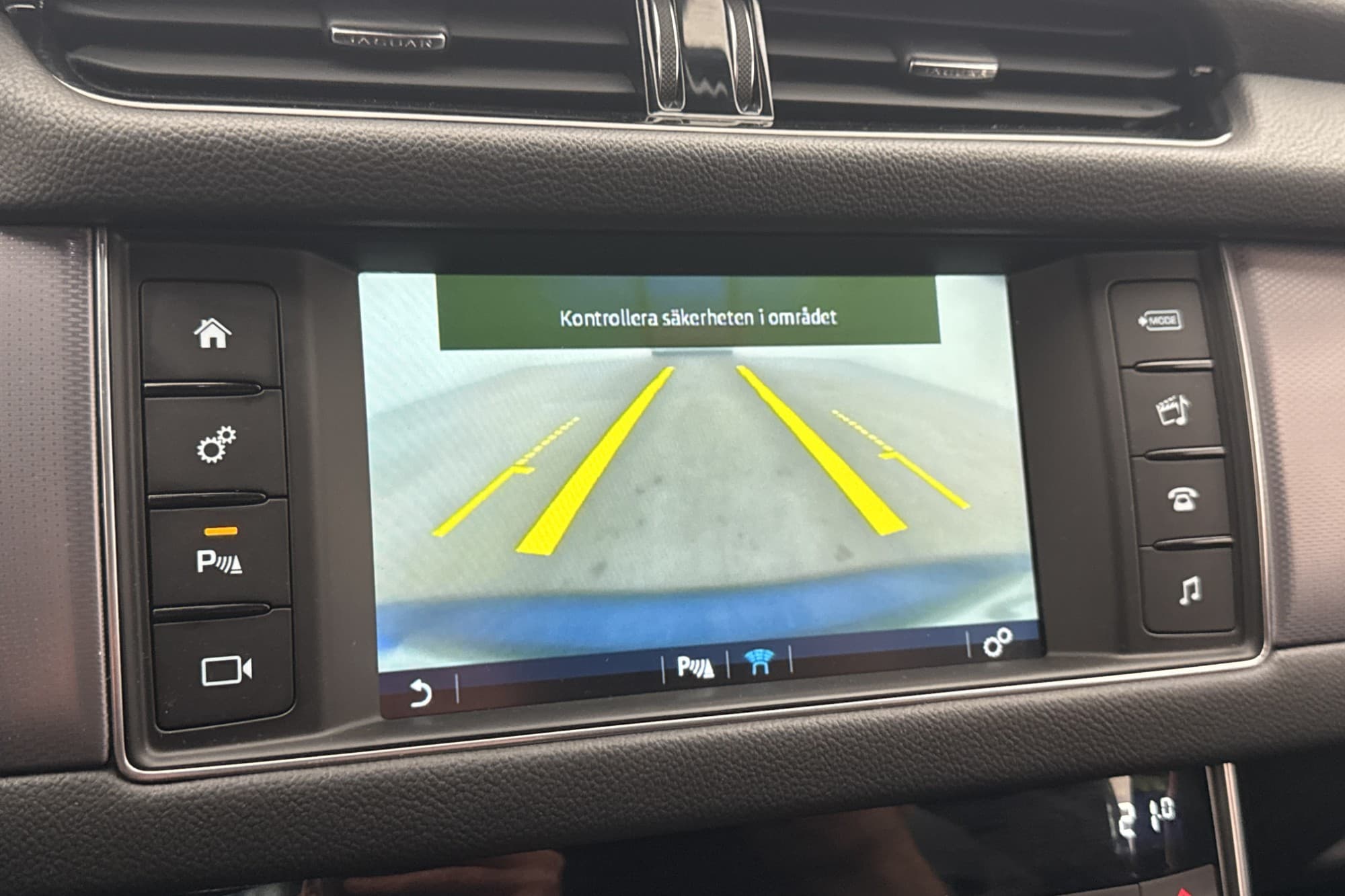 Jaguar XF 20d R-Sport Kamera Elstolar Rattvärme Halvskinn