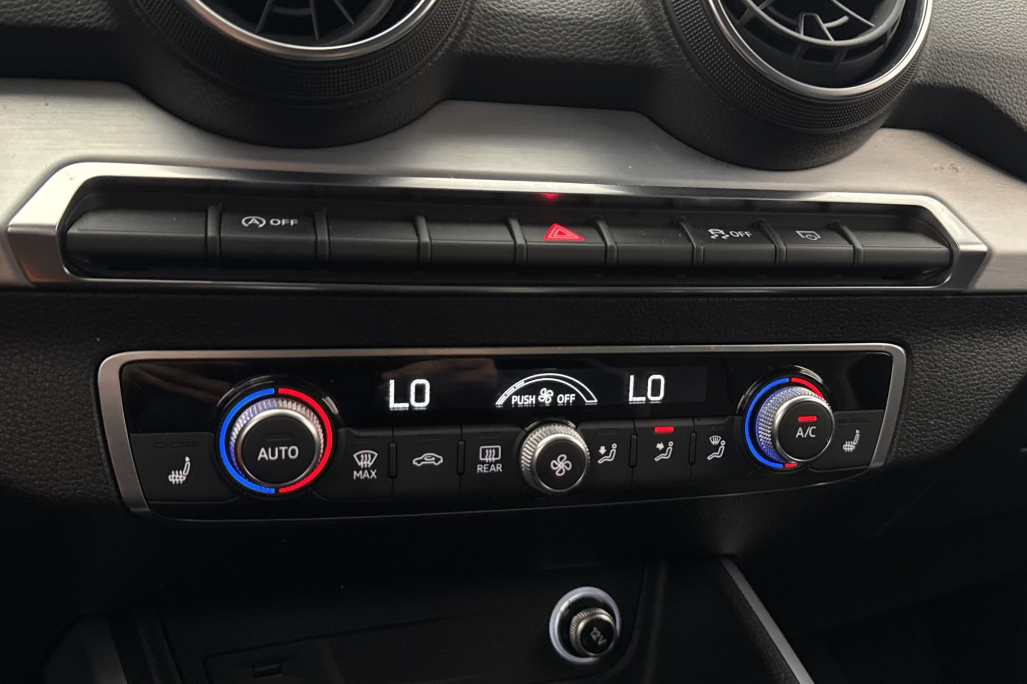 Audi Q2 1.0 TFSI  P-Sensorer LED 2-Zons Bluetooth 1 Brukare