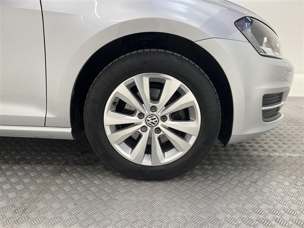 Volkswagen Golf 1.6 TDI 110hk M-värmare  Fullservad 0,4l/milinteriör