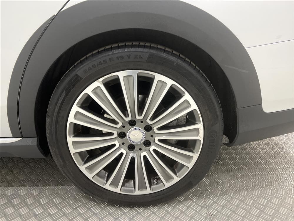 Mercedes-Benz E 220d 4M All-T 194hk D-värm Burmester 360°interiör