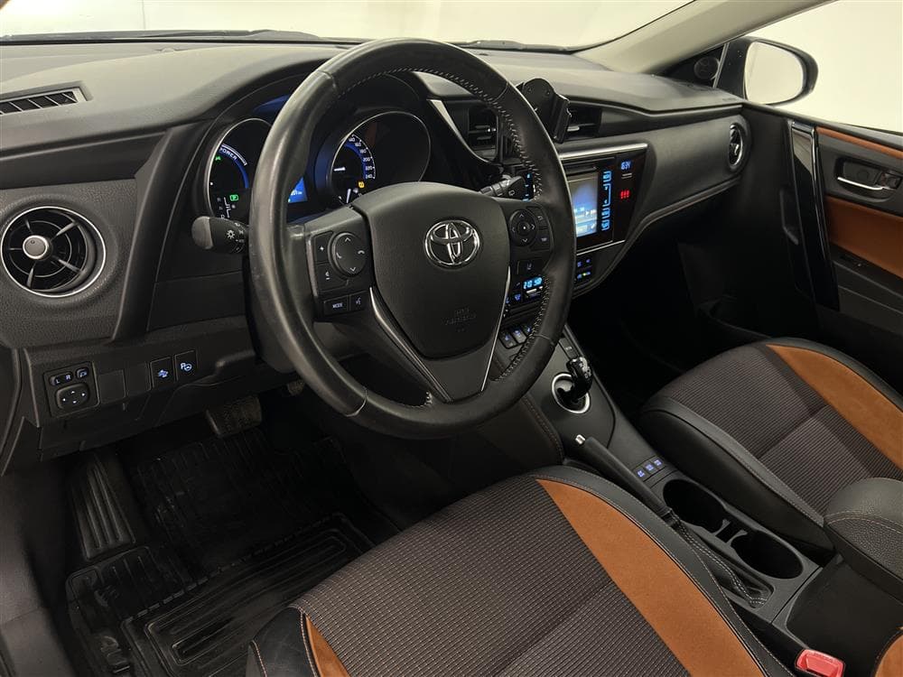 Toyota Auris 1.8 Hybrid 136hk M-Värm H-Skinn B-Kam 0,39L/mil
