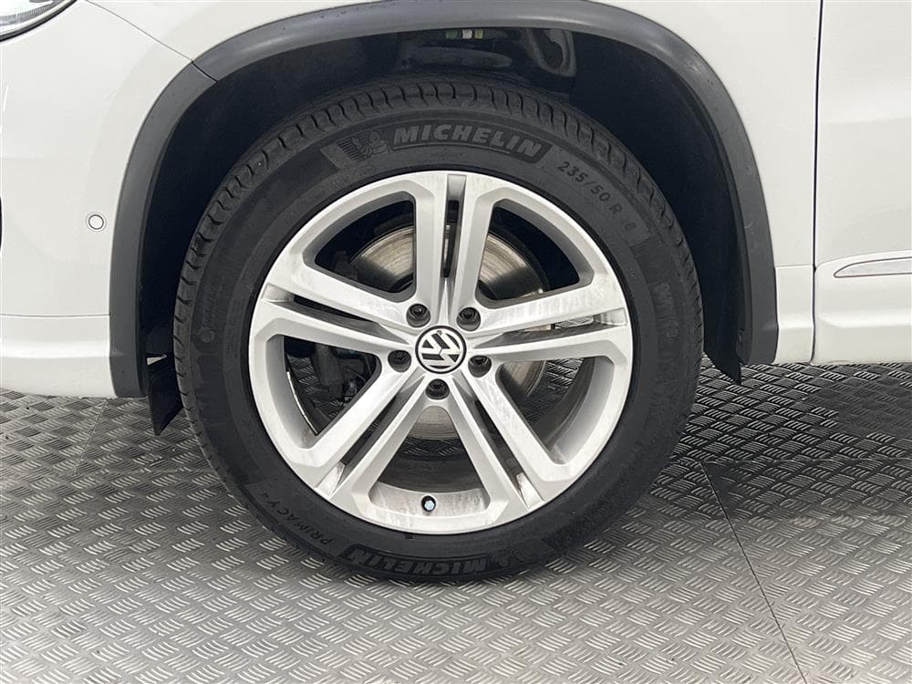 Volkswagen Tiguan 2.0 TDI 4M 184hk R-Line D-värm Pano Euro 6interiör