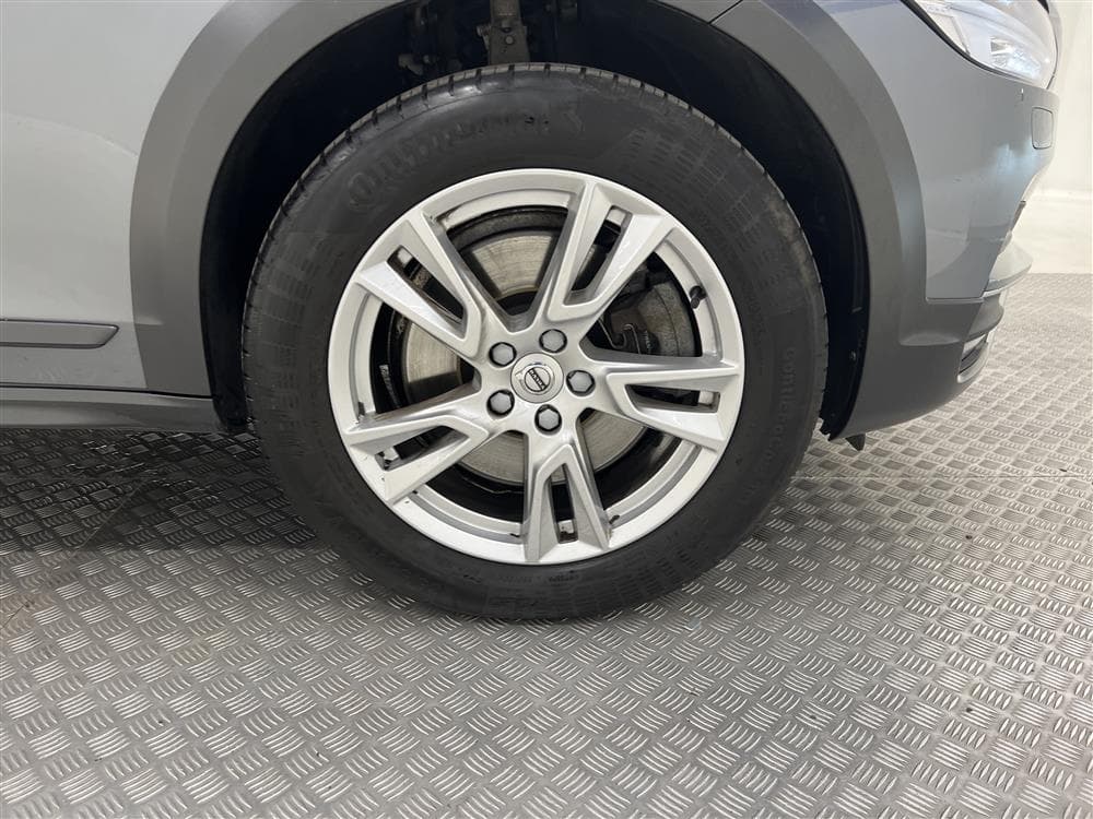 Volvo V90 D4 Cross Country AWD 190hk VOC Värmare Kamera Draginteriör