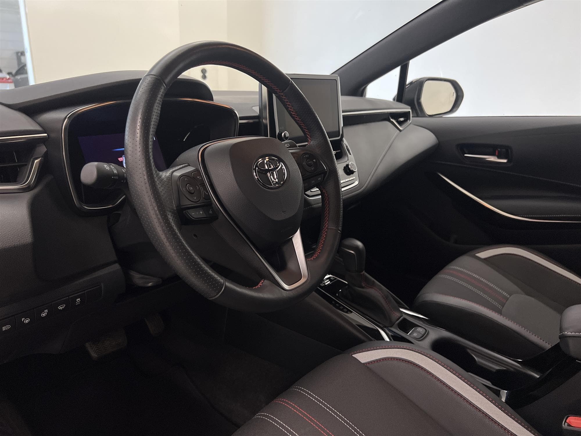 Toyota Corolla Hybrid e-CVT 122hk GR Sports Navi B-Kam