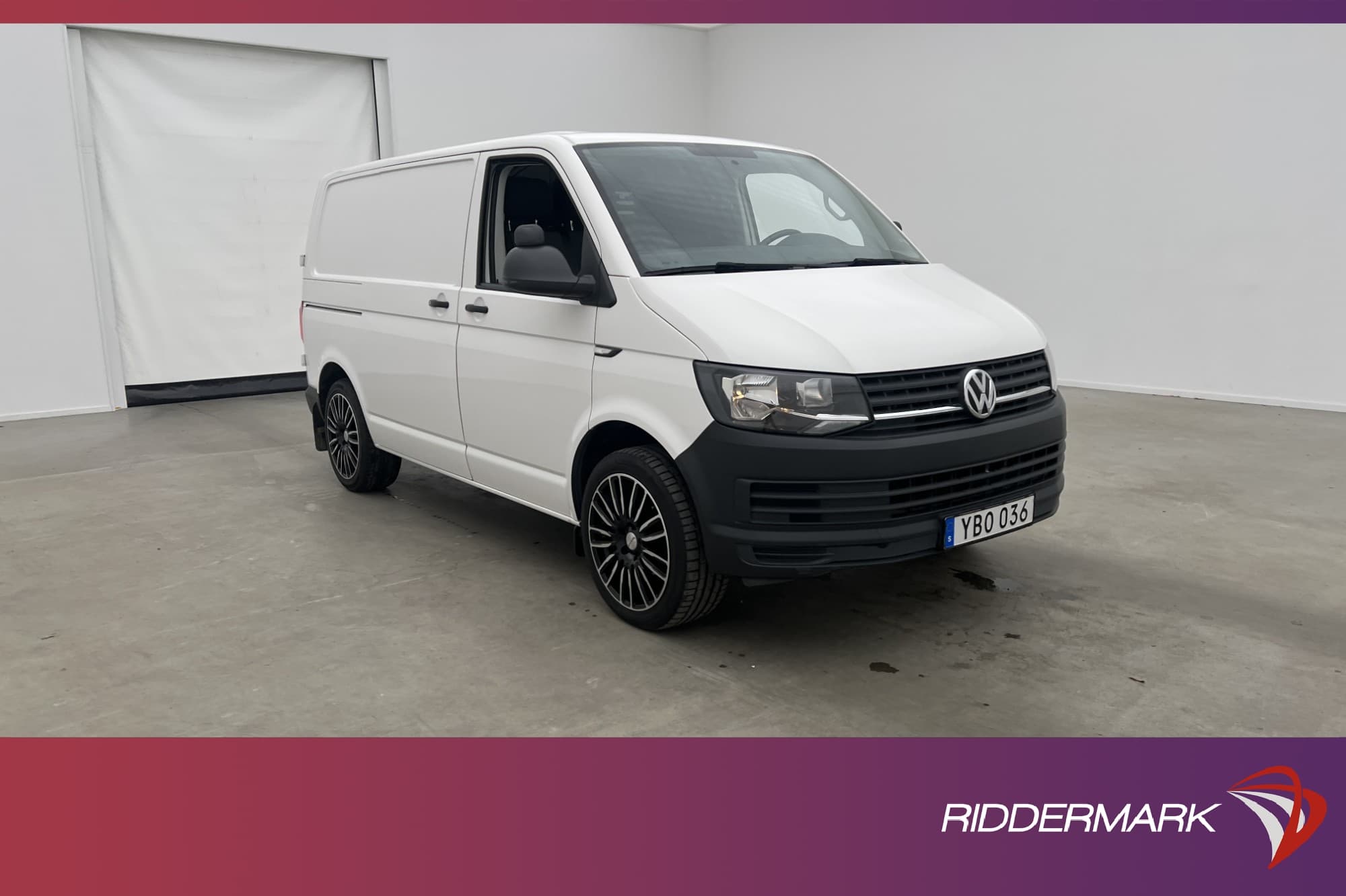 Volkswagen Transporter 2.0TDI Värmare PDC Dragkrok 19" Moms