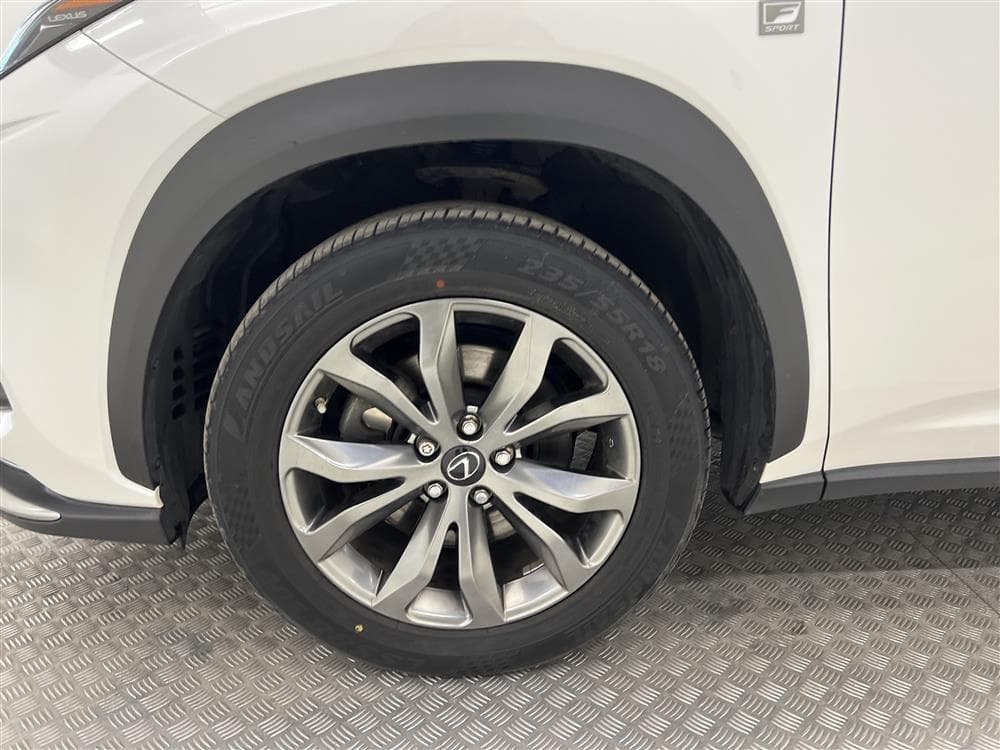 Lexus NX 300h 2.5 E-CVT 197hk AWD F Sport Skinn Navi B-Kaminteriör
