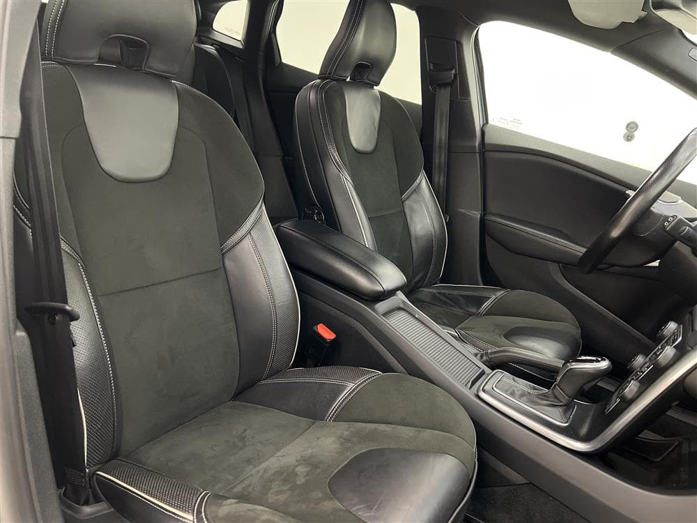 Volvo V40 D2 120hk  R-Design VOC Värmare Välserv 0,38l/milinteriör