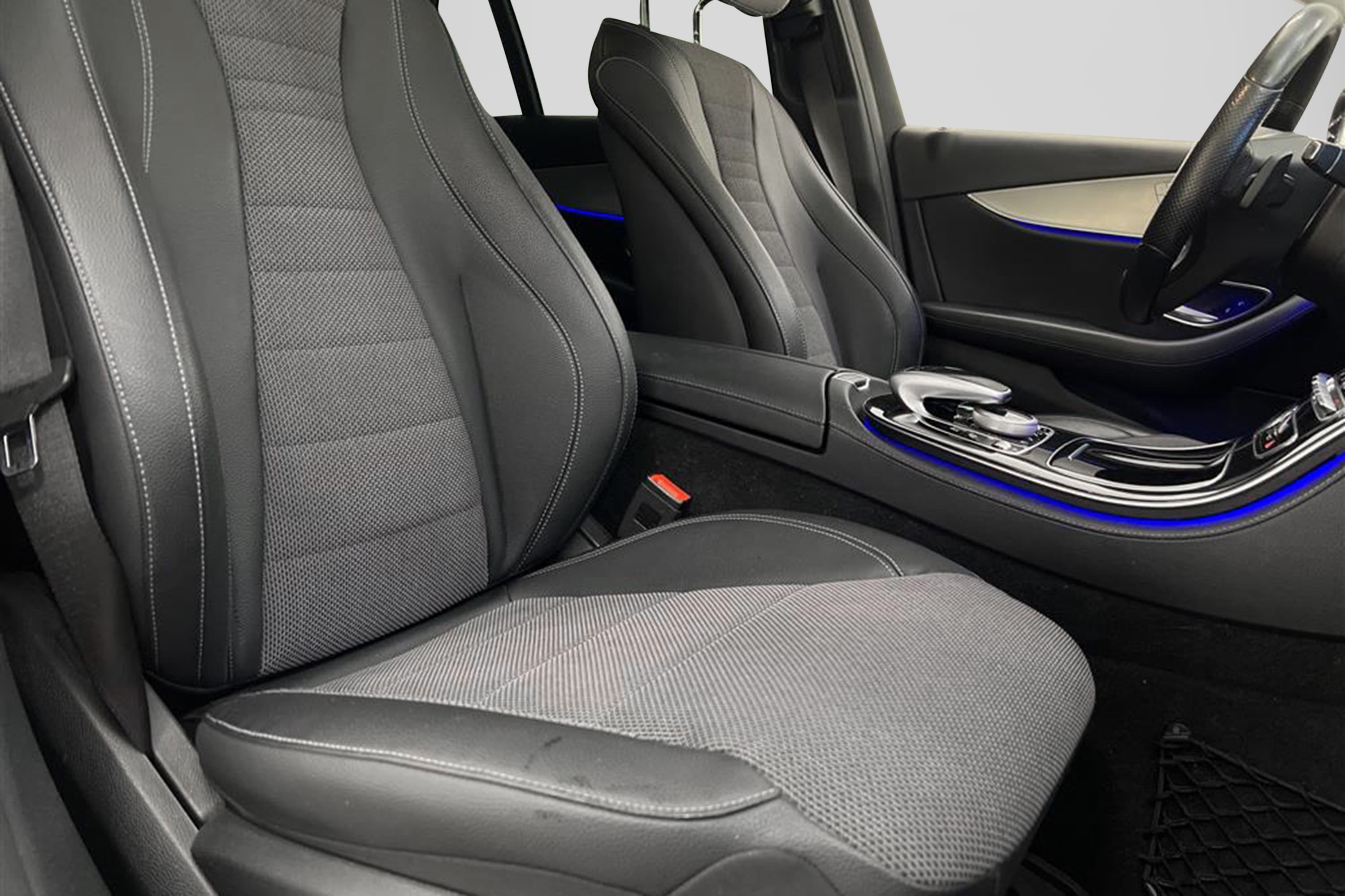 Mercedes-Benz E 220 d 194hk Widescreen Burmester Drag Naviinteriör