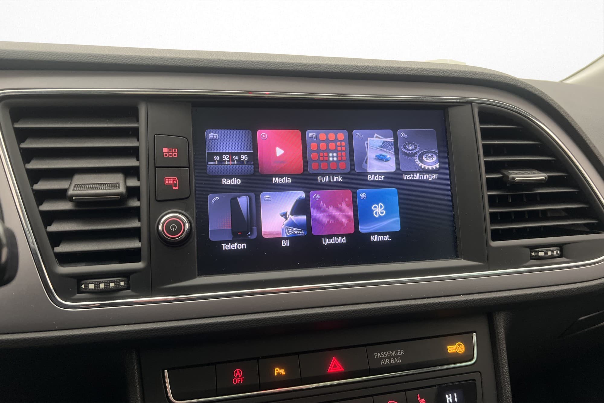 SEAT Leon ST 1.5 TGI 130hk Panorama Kamera CarPlay Sensor