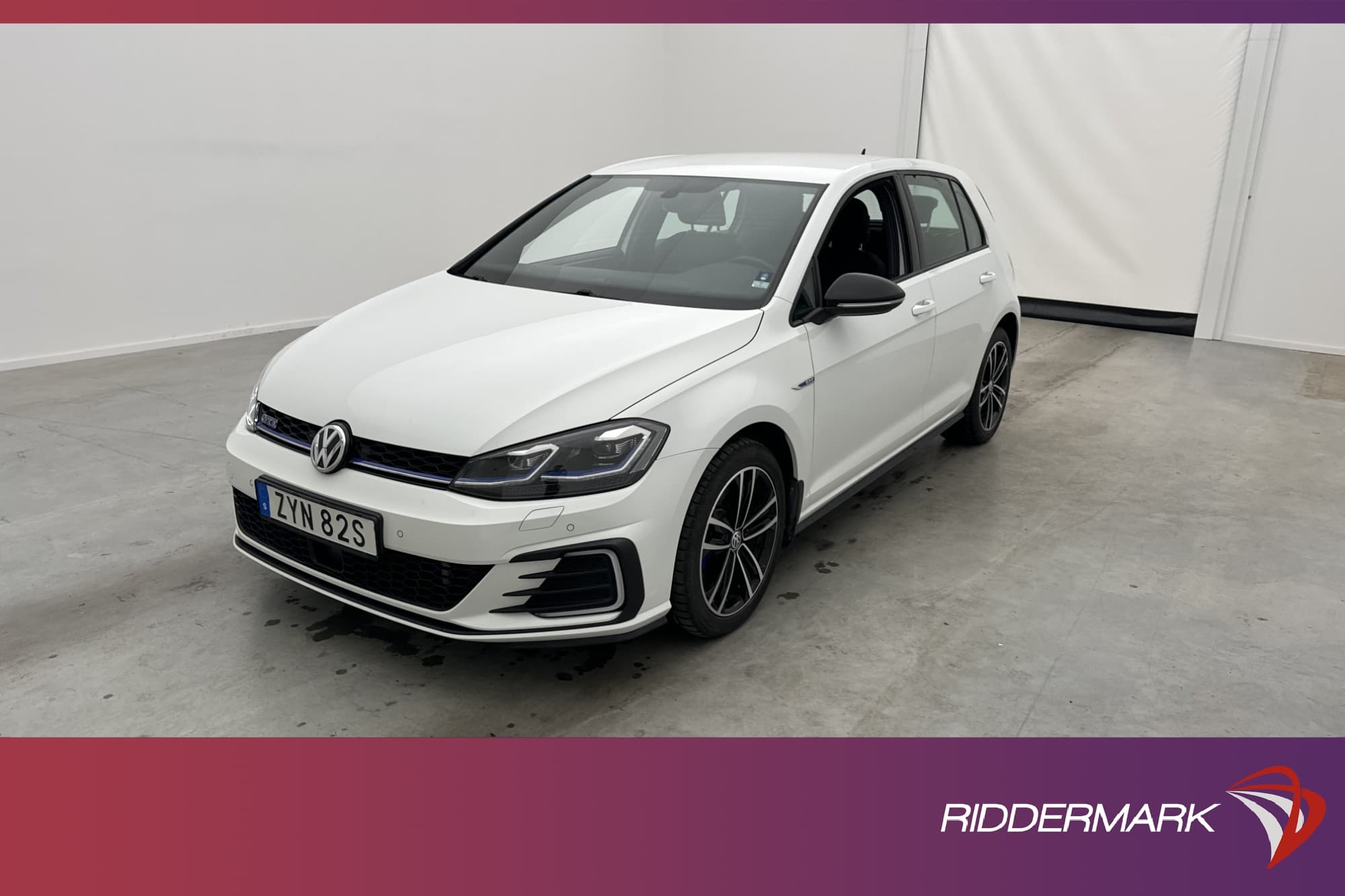 Volkswagen Golf GTE 204hk