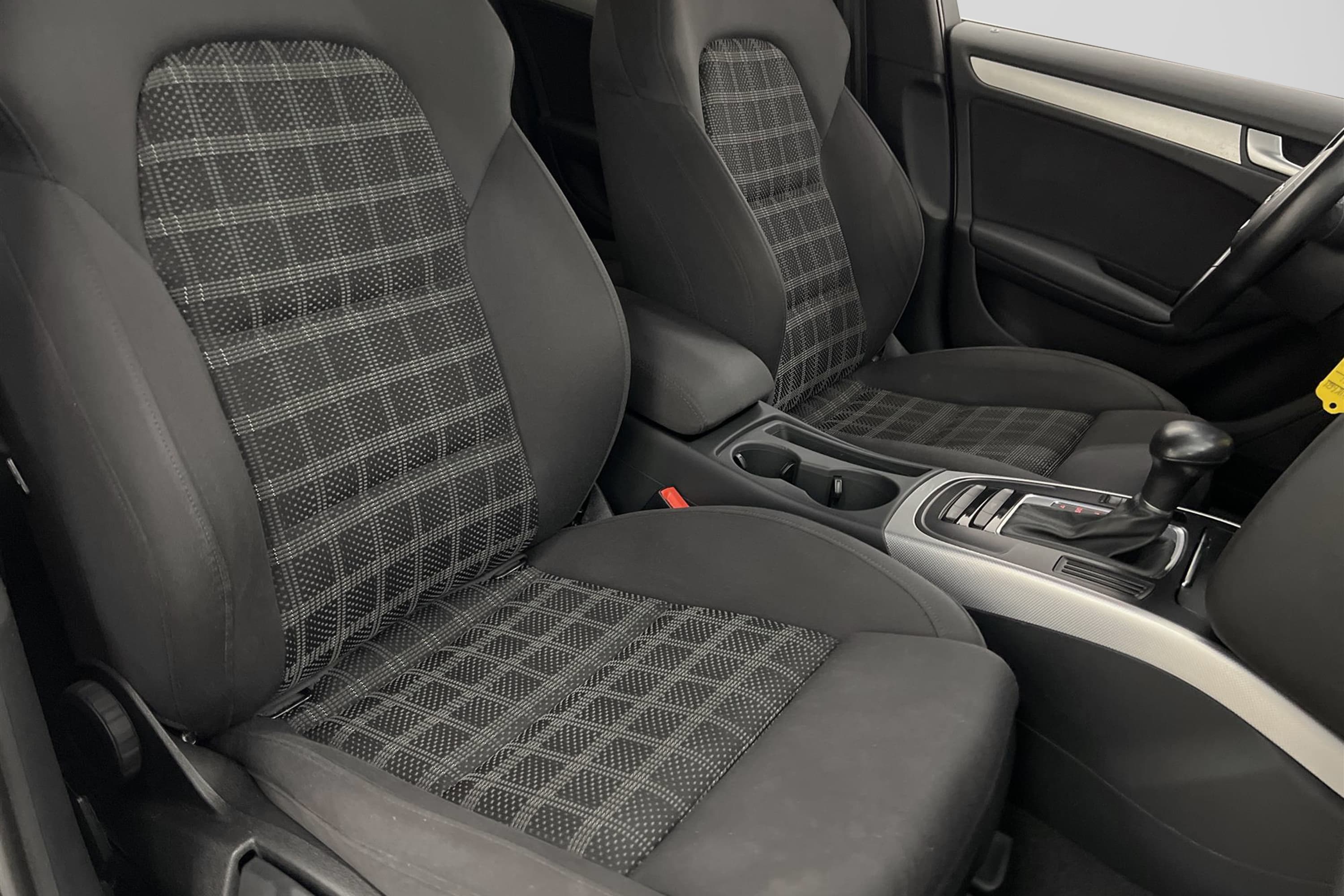 Audi A4 Avant 2.0 TDI Quattro 177hk S-Line Drag 0,55l/mil