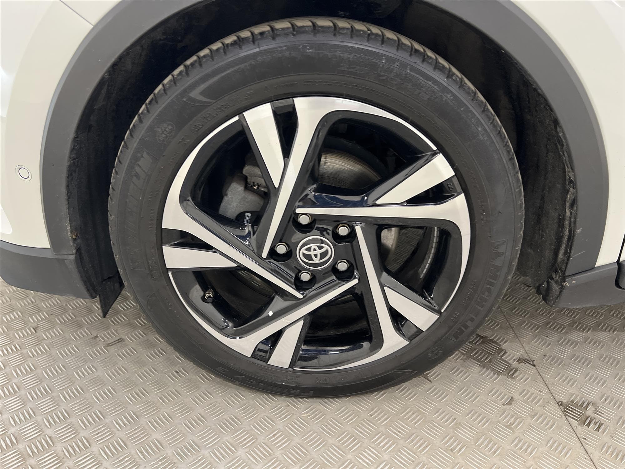 Toyota C-HR Hybrid CVT 122hk Executive M-Värm JBL Navigator