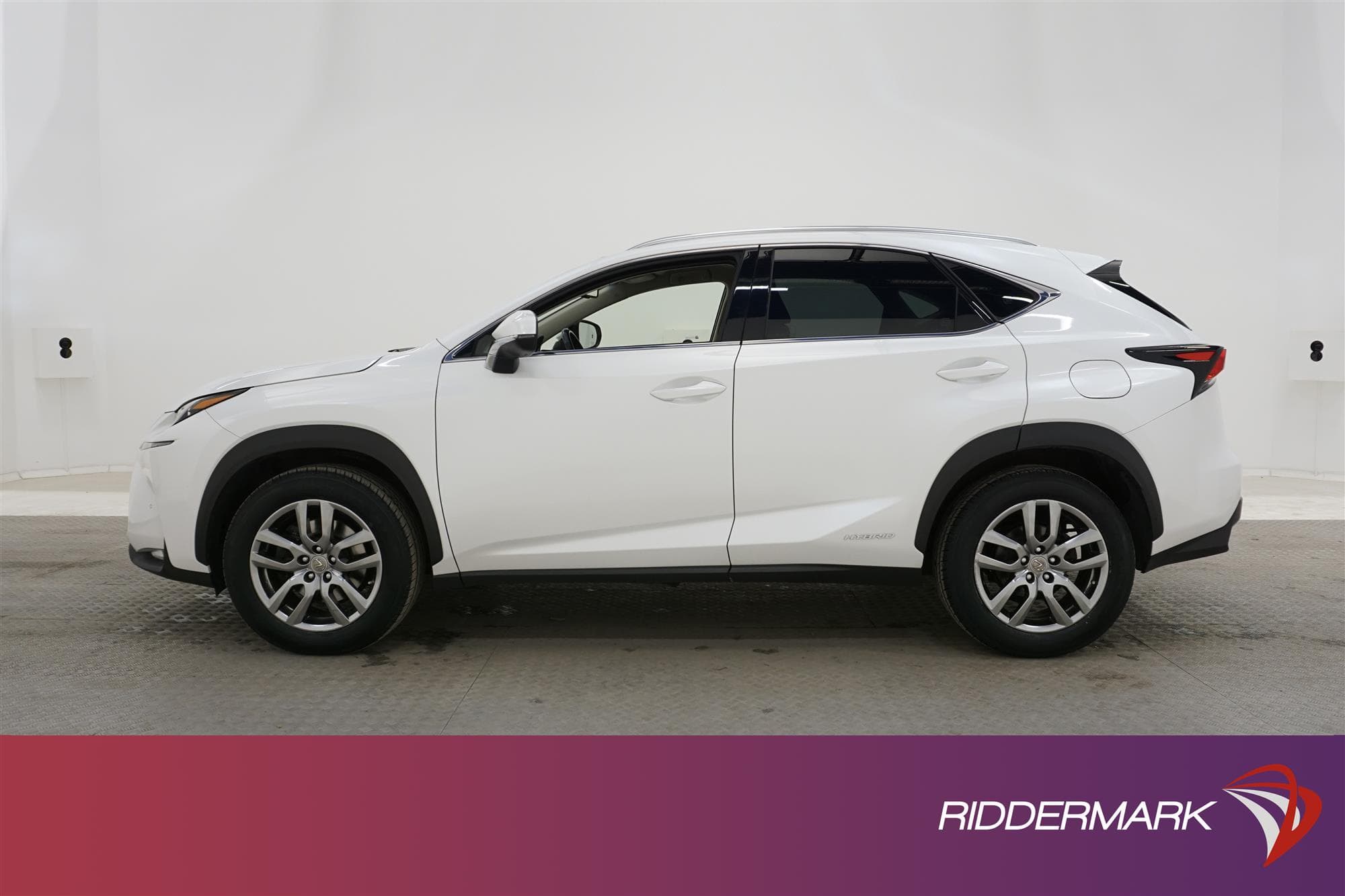 Lexus NX 300h AWD 2.5 Hybrid 197hk