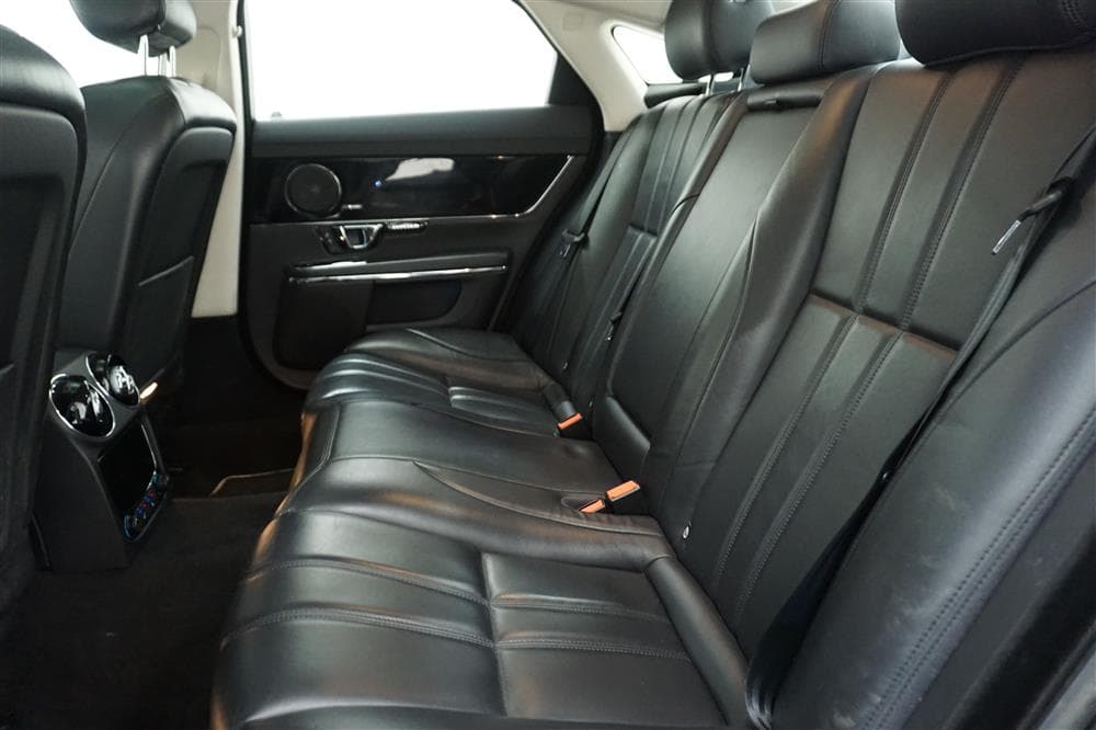 Jaguar XJ 3.0 D 275hk Premium Luxury Pano Navi Backkamerainteriör