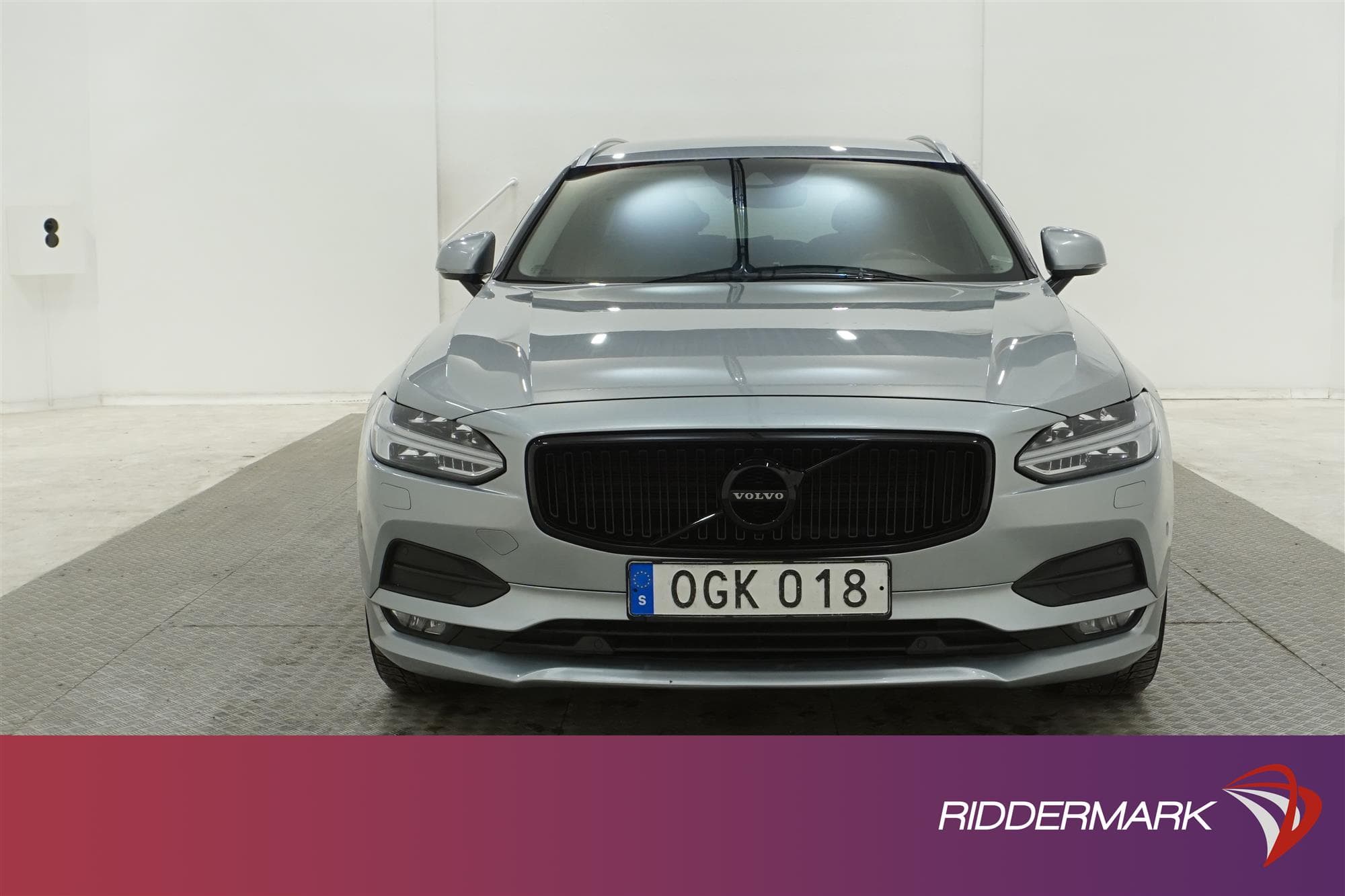 Volvo V90 D5 AWD 235hk Advanced VOC D-Värm Navi 0,49L/mil