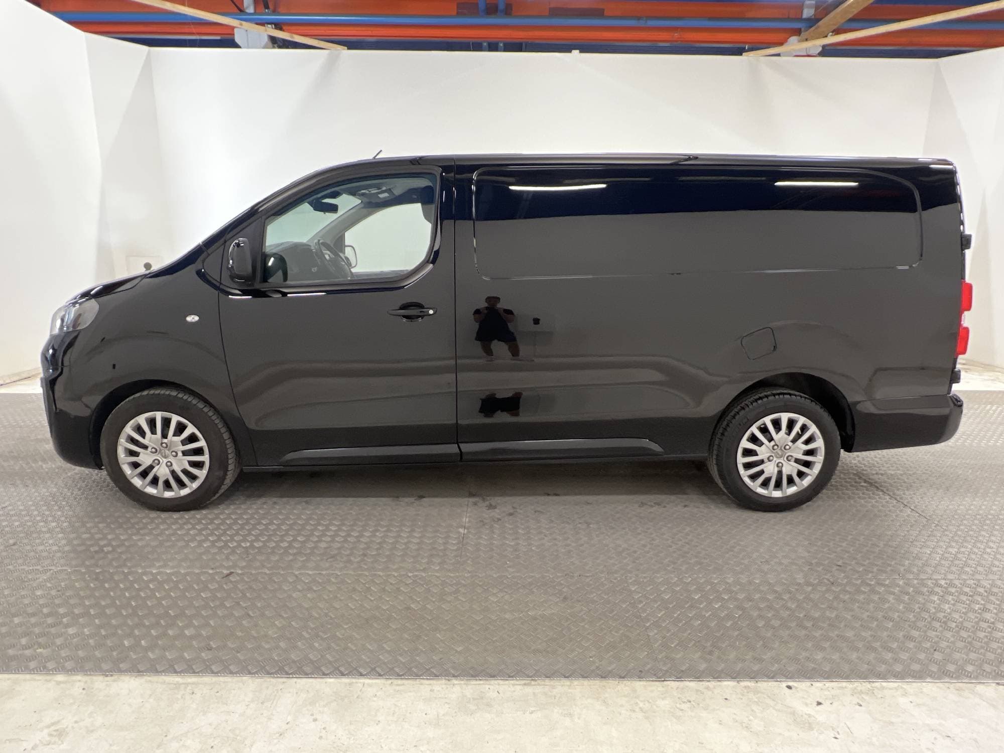 Opel Vivaro L3 2.0 177hk Aut Värmare Drag B-Kamera HUD Moms