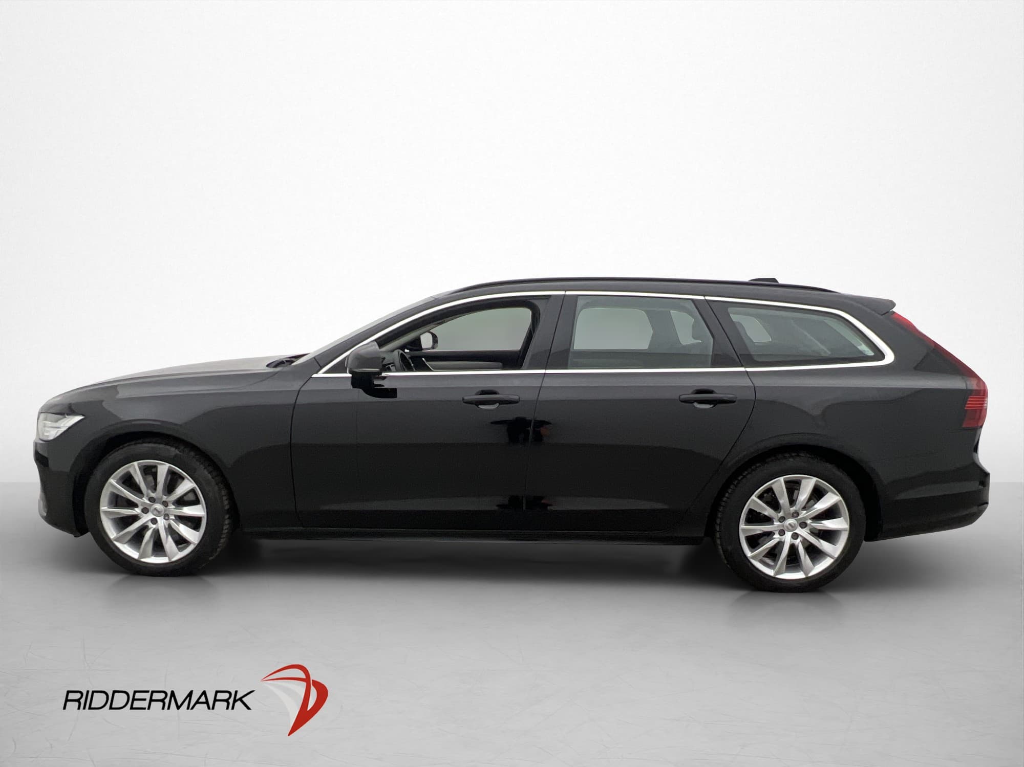 Volvo V90 B4 197hk Momentum Värmare Kamera CarPlay Navi MOMS