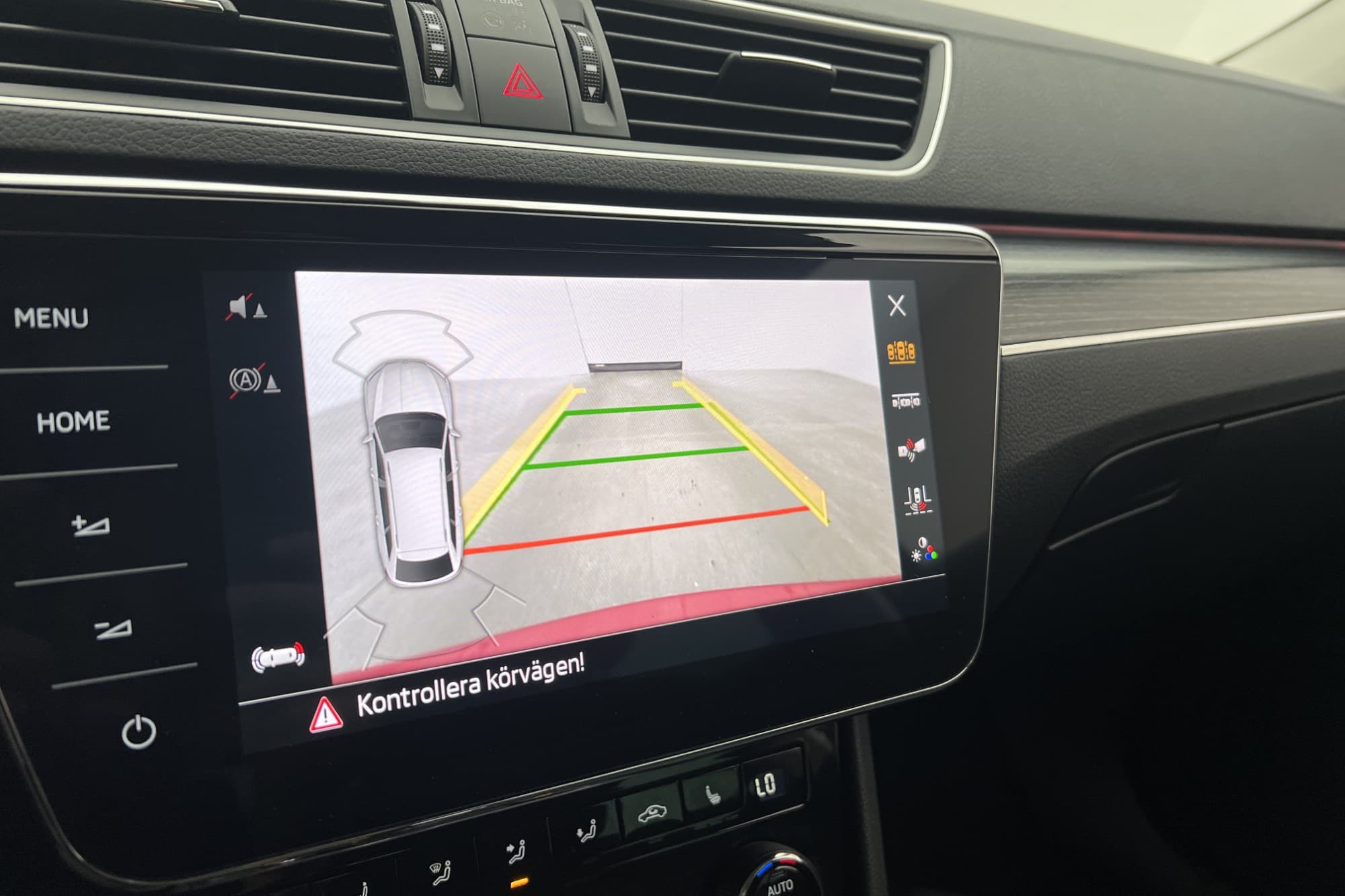 Skoda Superb 1.5 150hk Style Cockpit P-Värm Kamera Navi MOMS