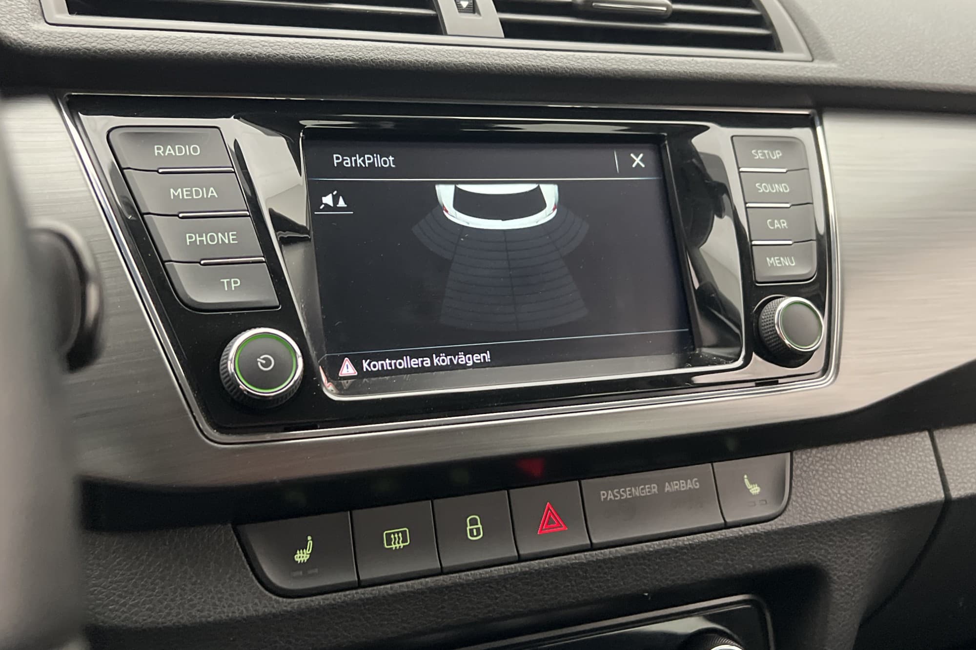 Skoda Fabia 1.0 TSI 95hk CarPlay Sensorer Farthållare