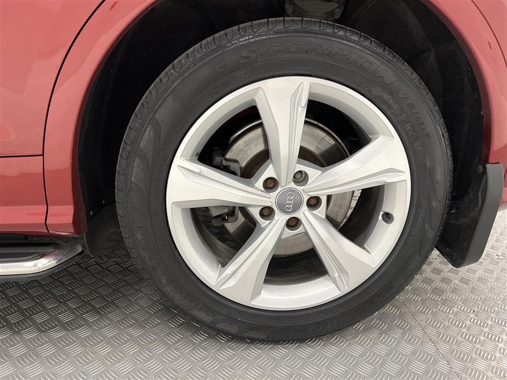 Audi Q5 TDI 190hk Quattro S-Line Cockpit D-värm B&O Naviinteriör