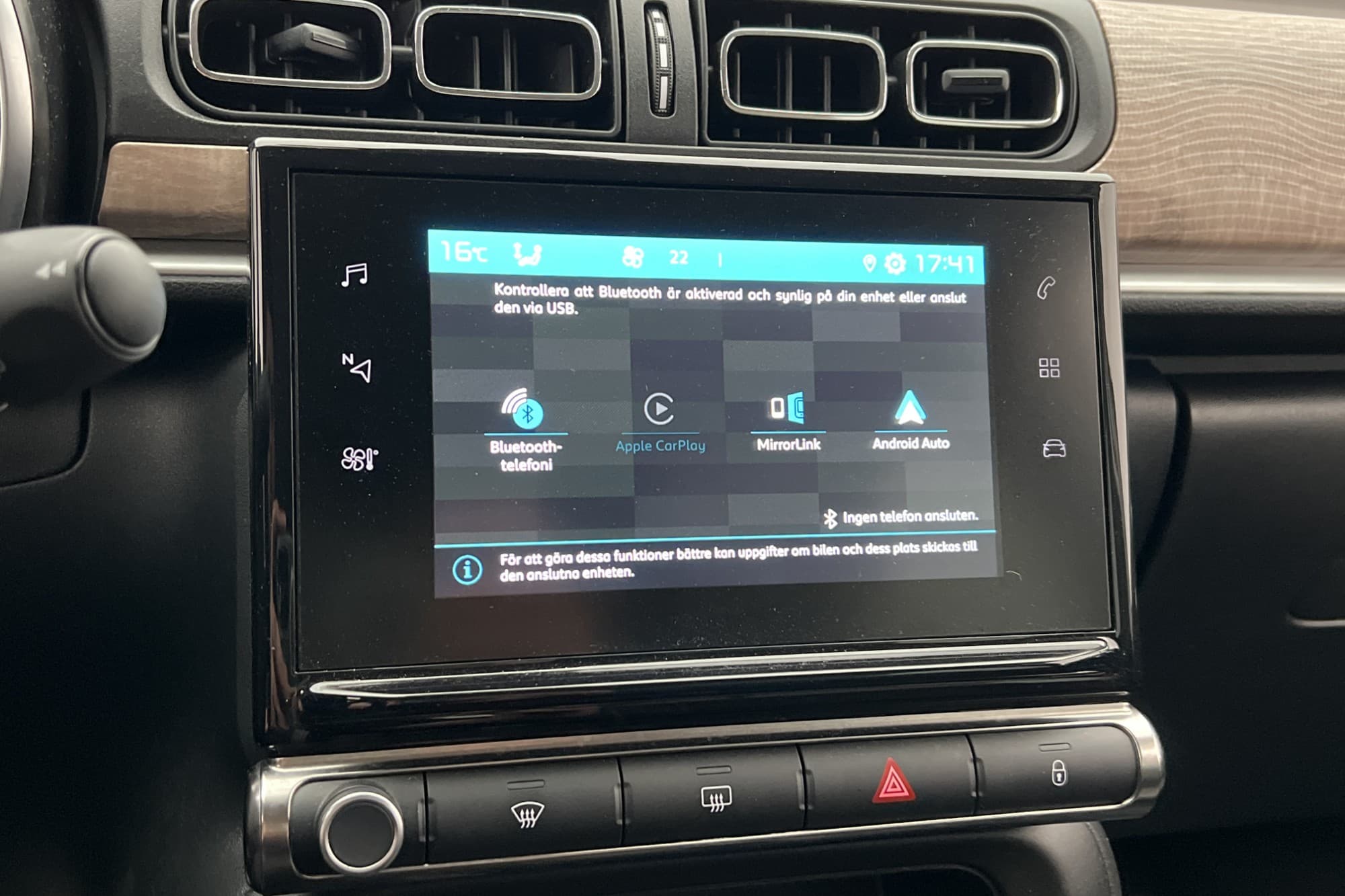 Citroën C3 1.2 110hk Shine Halvskinn CarPlay Farthållare