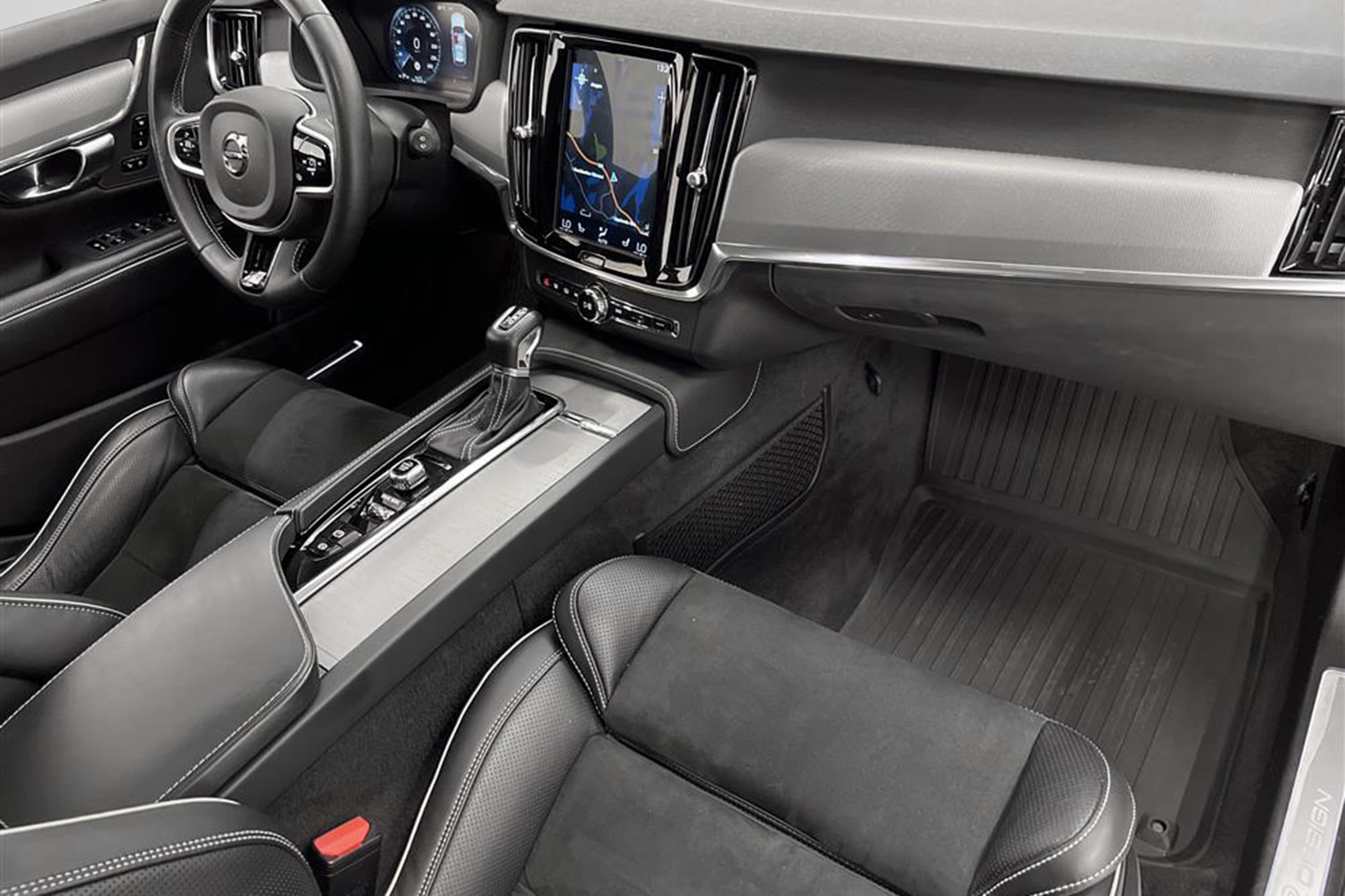 Volvo V90 T6 310hk AWD R-Design Värmare VOC Pano Navi Kamerainteriör