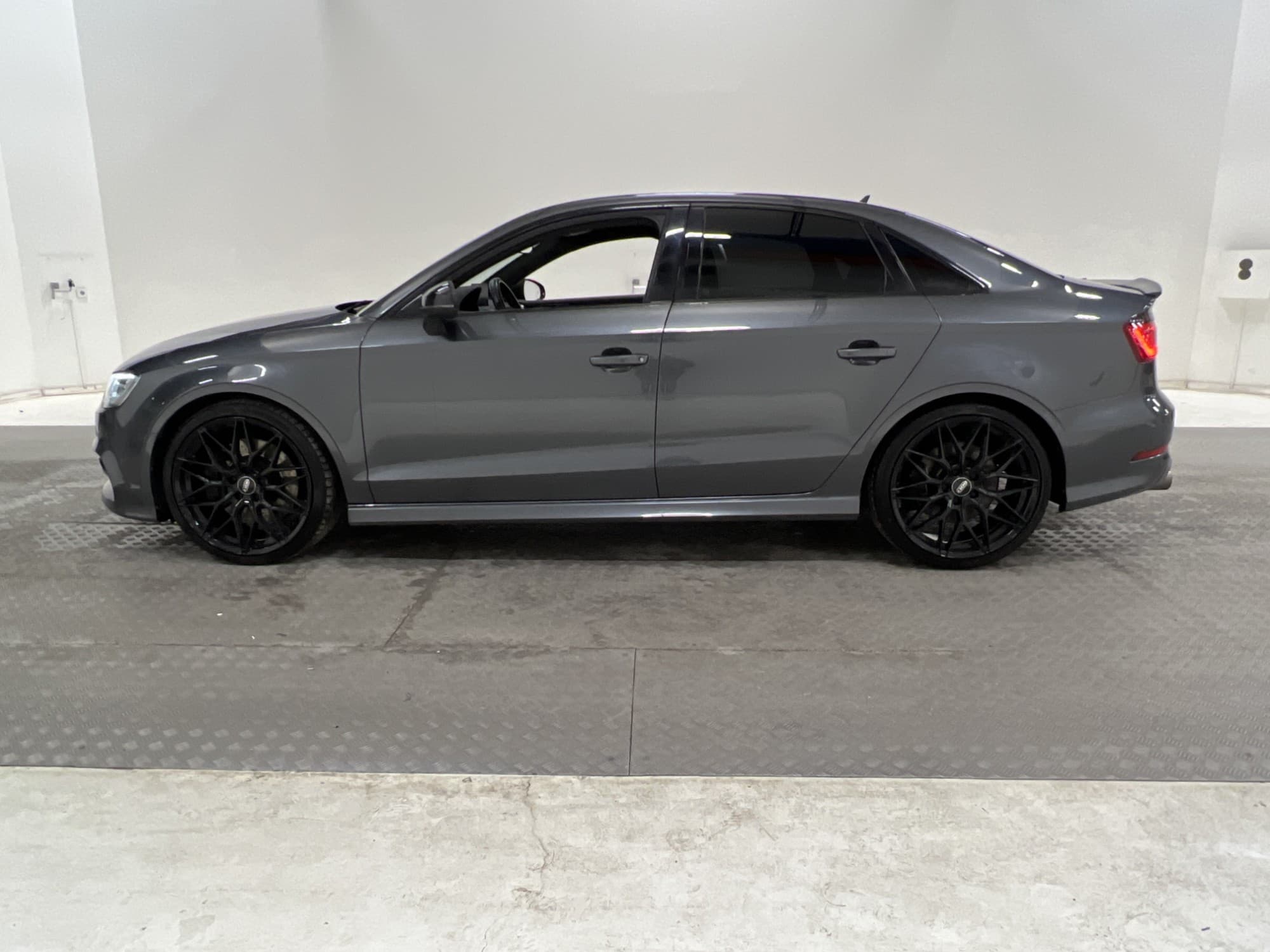Audi S3 Sedan Quattro 300hk