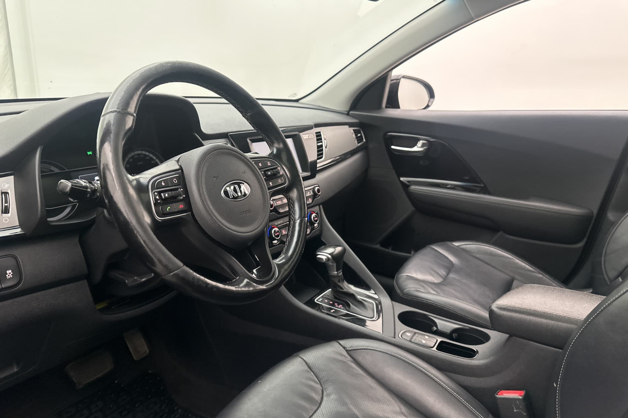 Kia Niro Hybrid Advance Plus 2 Taklucka Kamera Drag Skinn