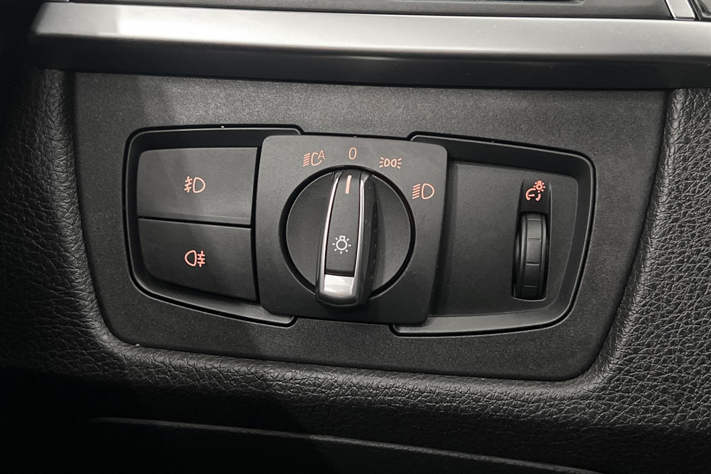 BMW 318d 150hk Sport line Cockpit Drag Navi Elstol Med Minne