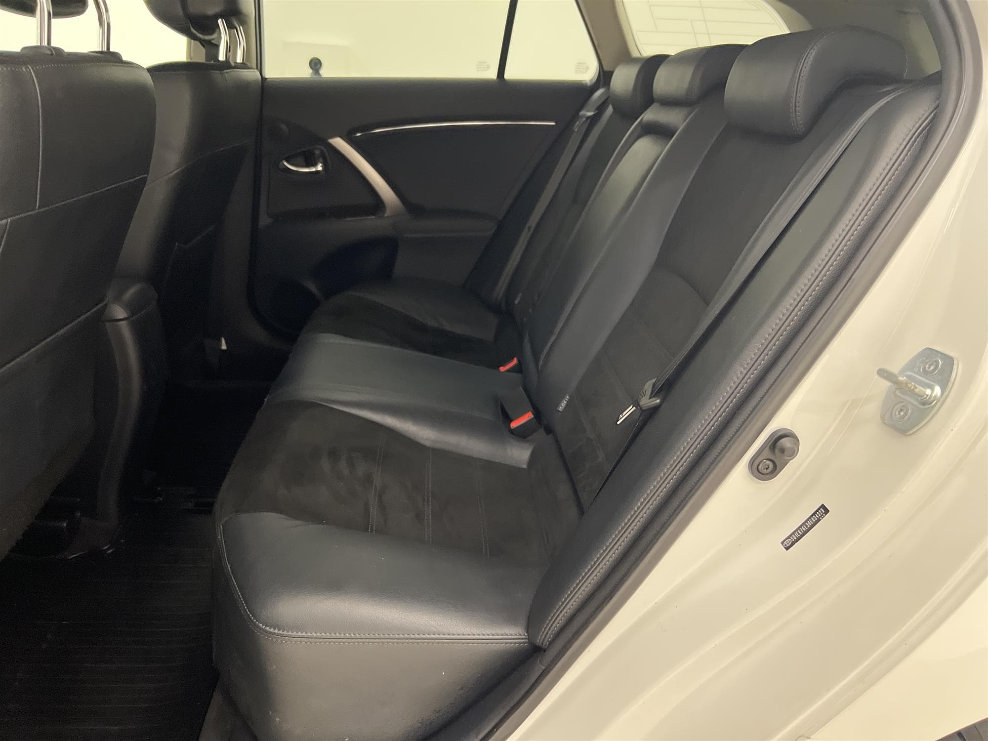 Toyota Avensis Kombi  2.0 152hk Navi B-Kamera Låg Skatt 