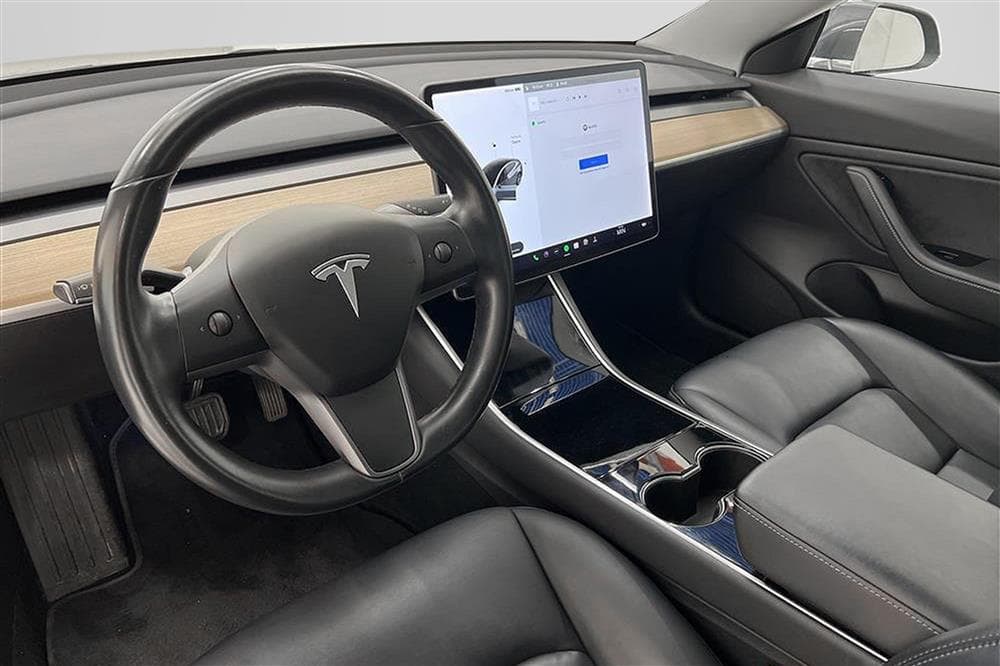 Tesla Model 3 Long Range AWD 440hk Uppgraderad AP Svensksåldinteriör