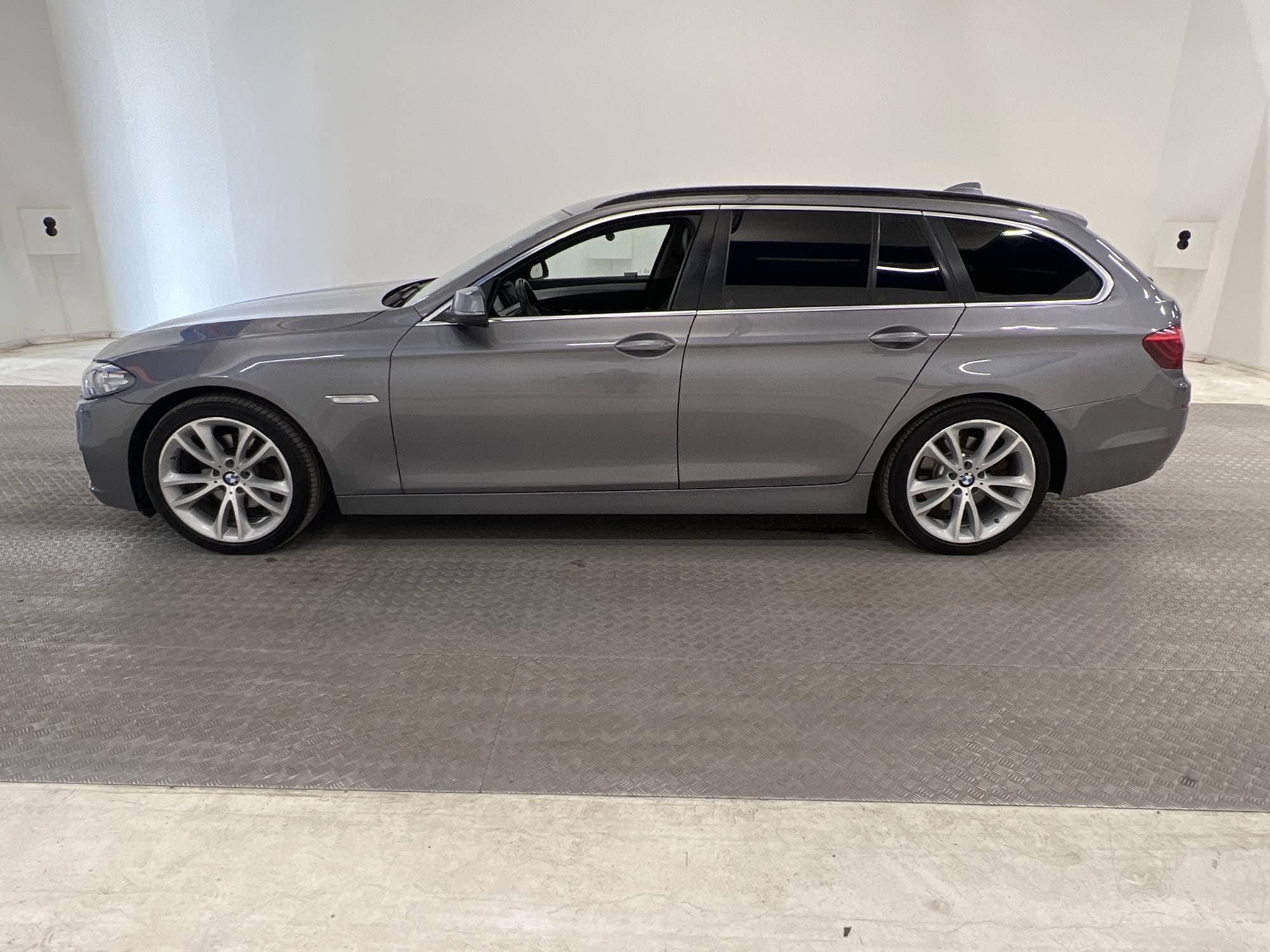 BMW 520d xDrive 190hk Skinn B-kam Drag Navi HiFi M-Ratt