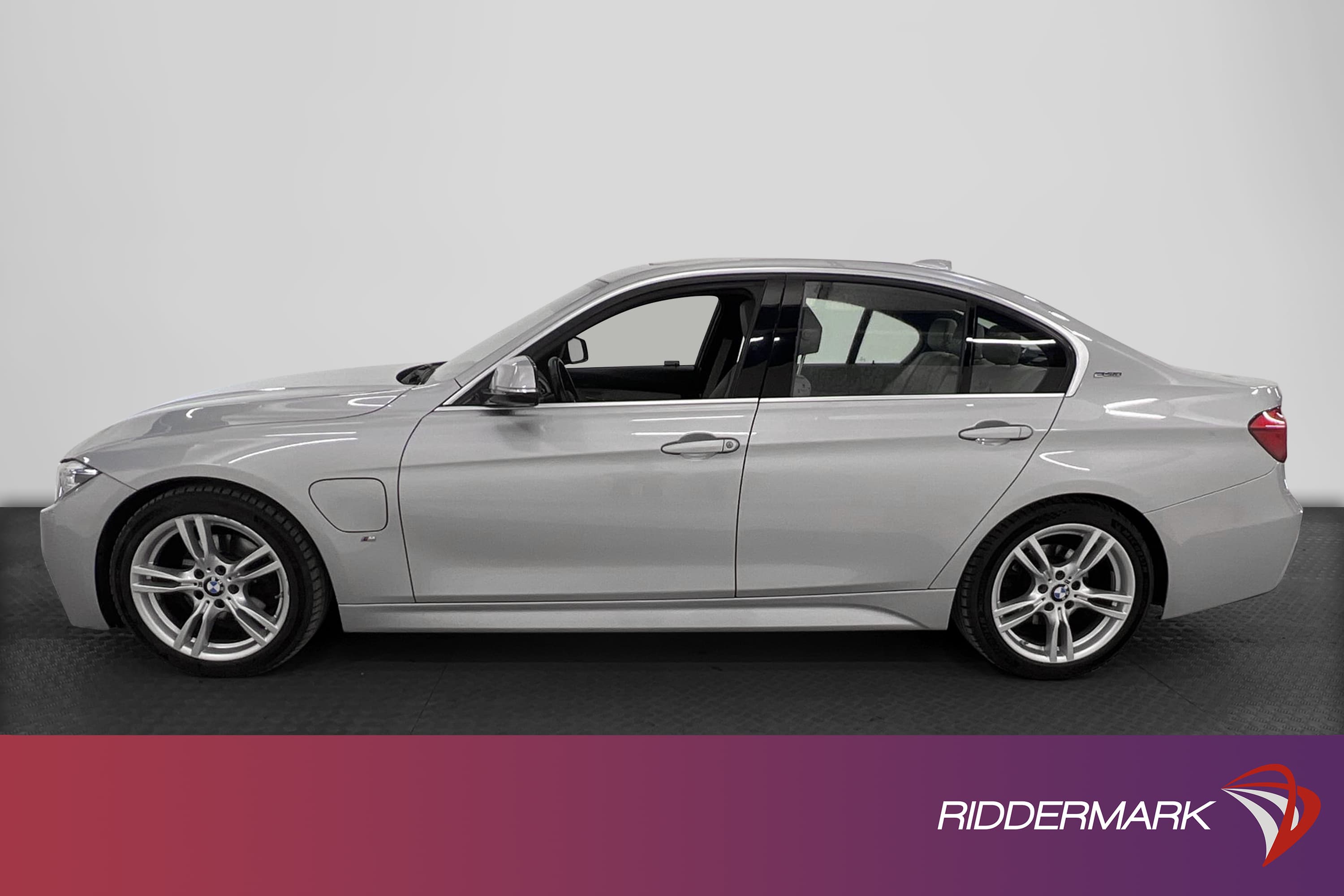 BMW 330e Sedan 252hk