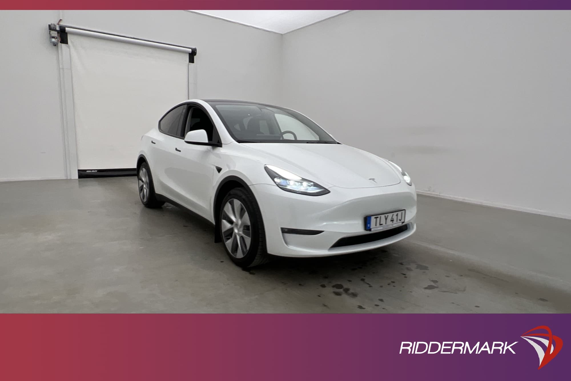Tesla Model Y Long Range AWD Autopilot Svensksåld Drag MOMS