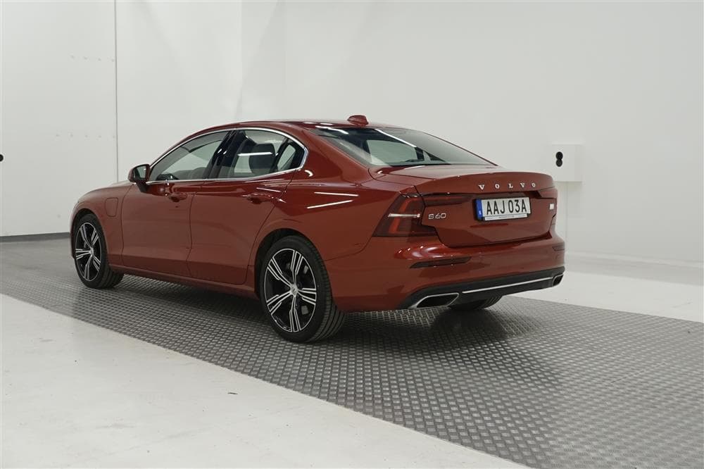 Volvo S60 T8 AWD TwEn 392hk Inscription Backkamera Skinnexteriör